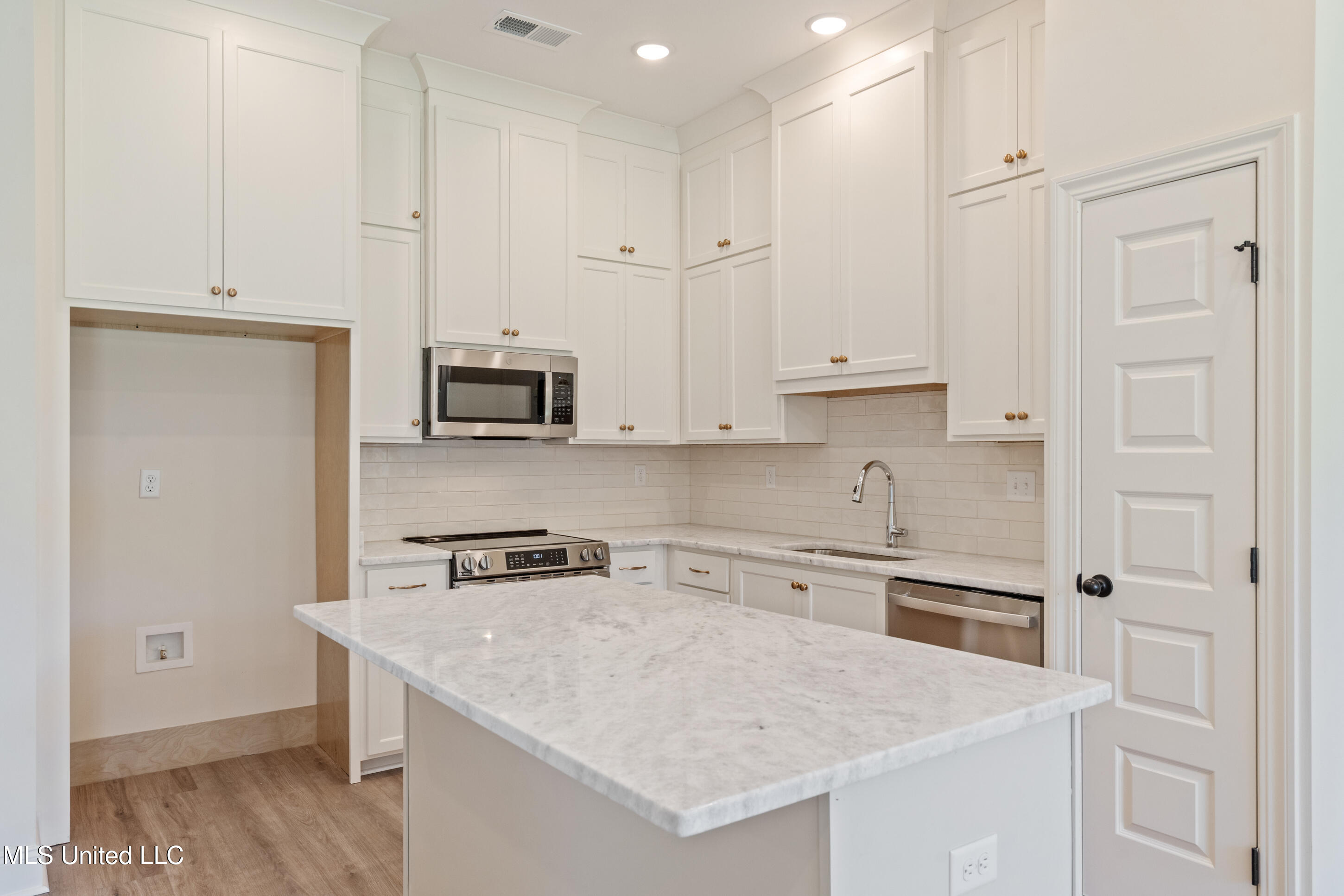 2297 S Highway 301 Property Photo 11