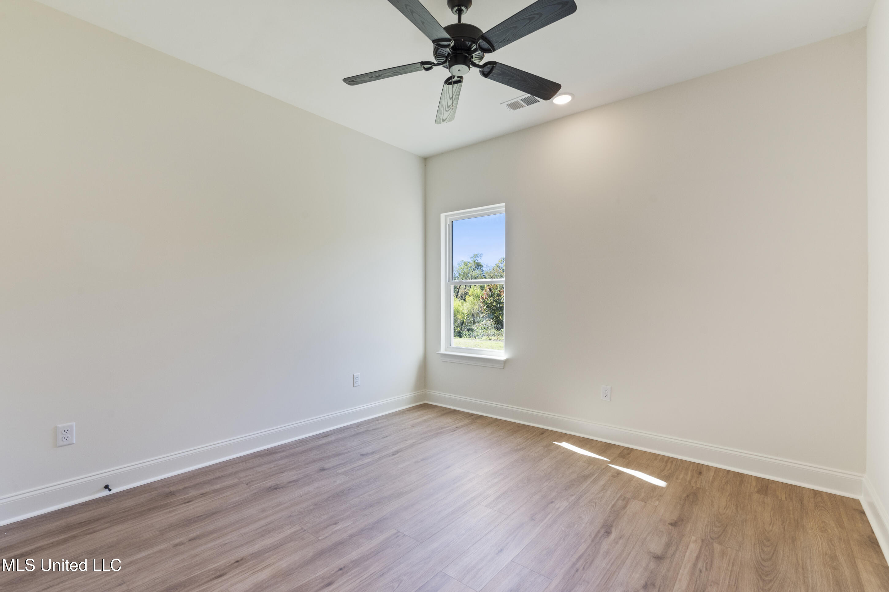 2297 S Highway 301 Property Photo 17