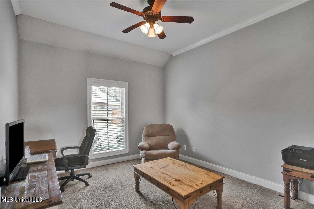 137 Camden Crossing Property Photo 6