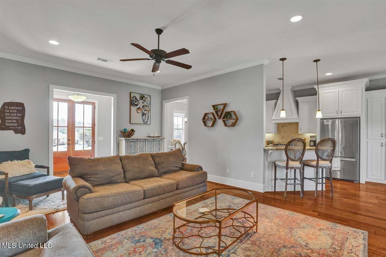 137 Camden Crossing Property Photo 7