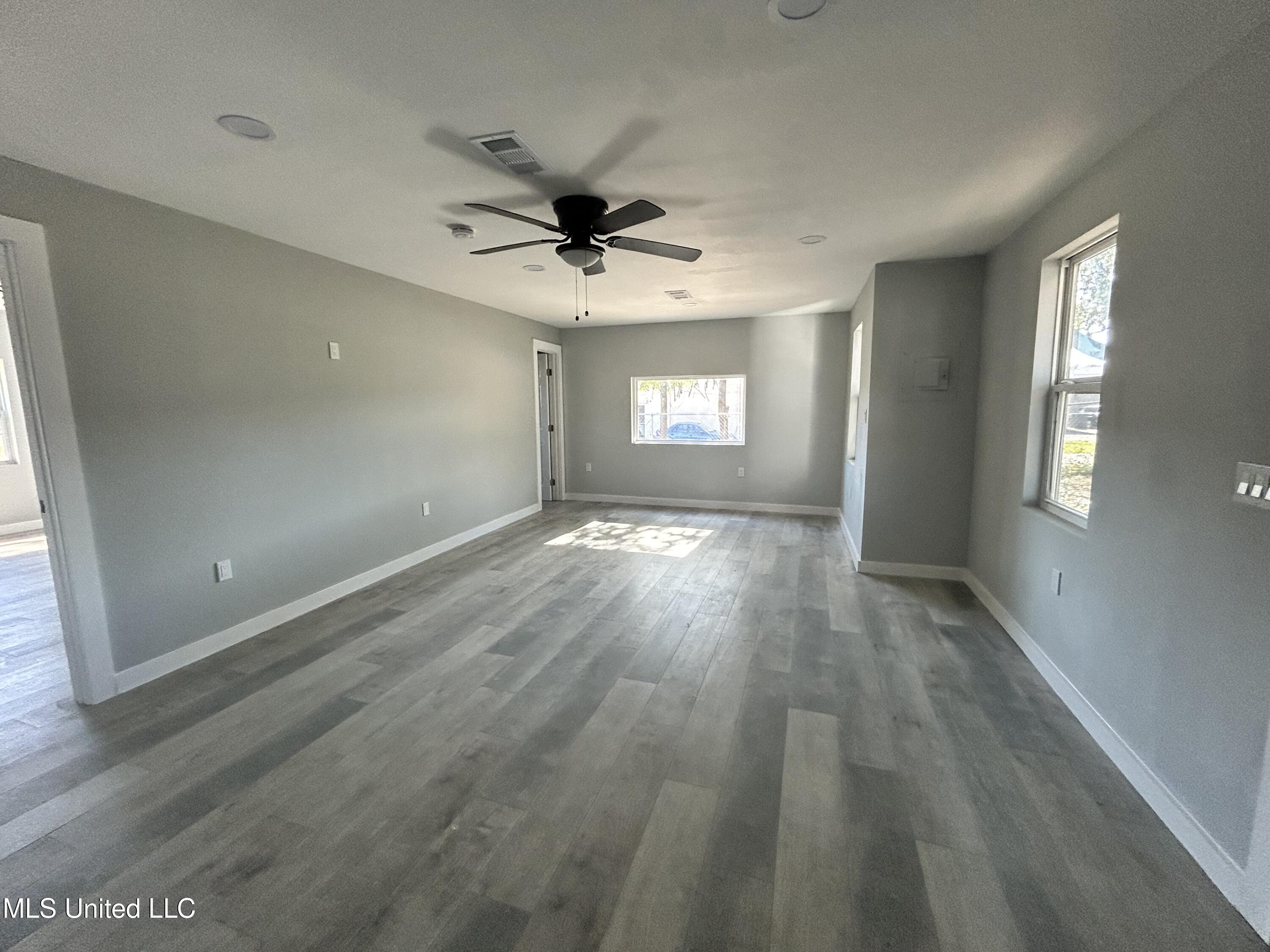 220 Russell Street Property Photo 2