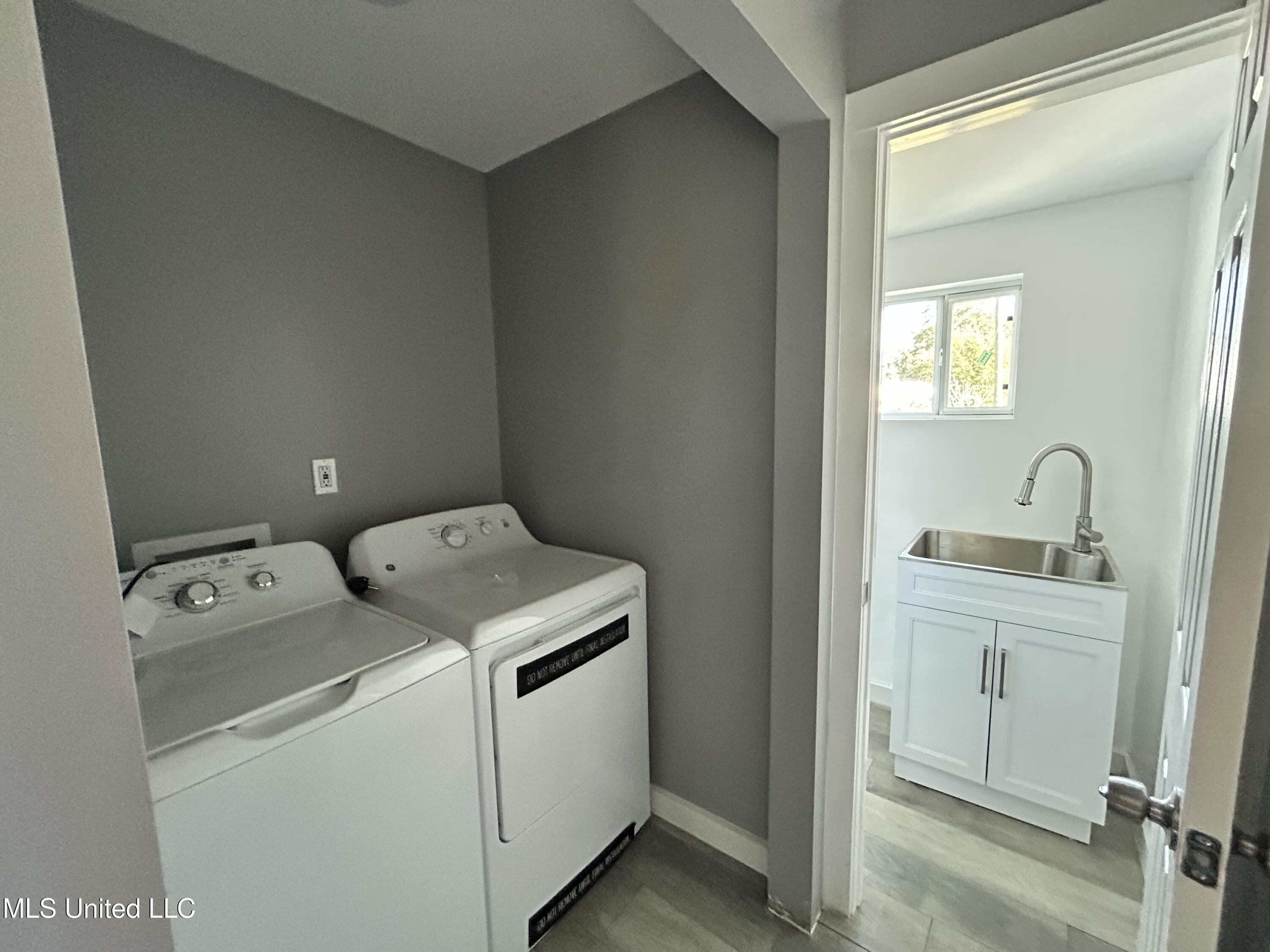 220 Russell Street Property Photo 5