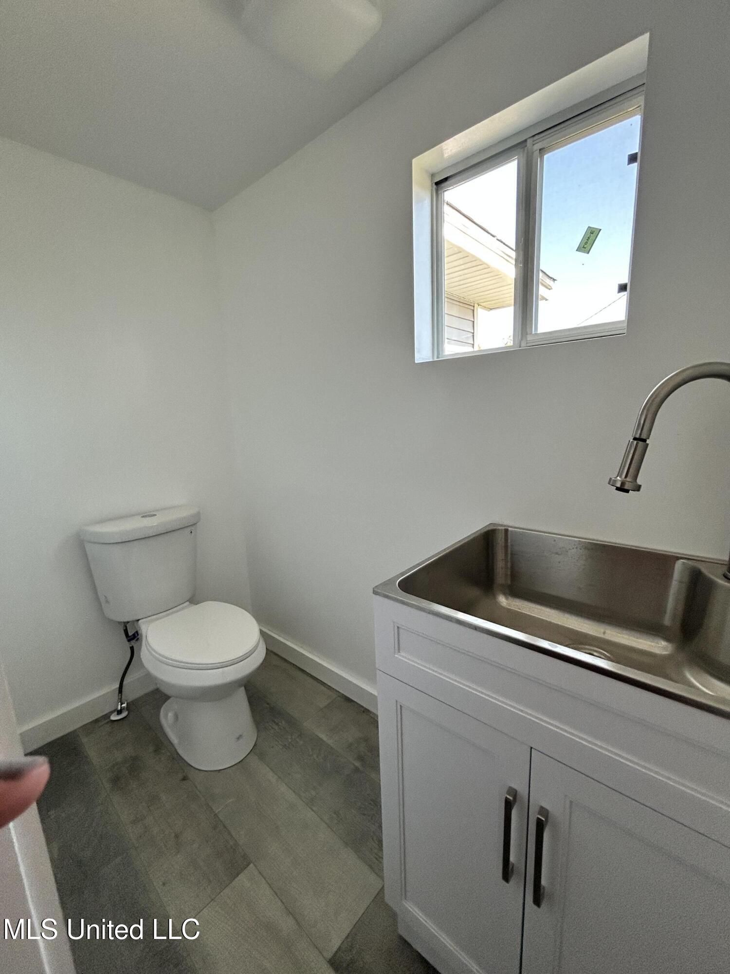 220 Russell Street Property Photo 6