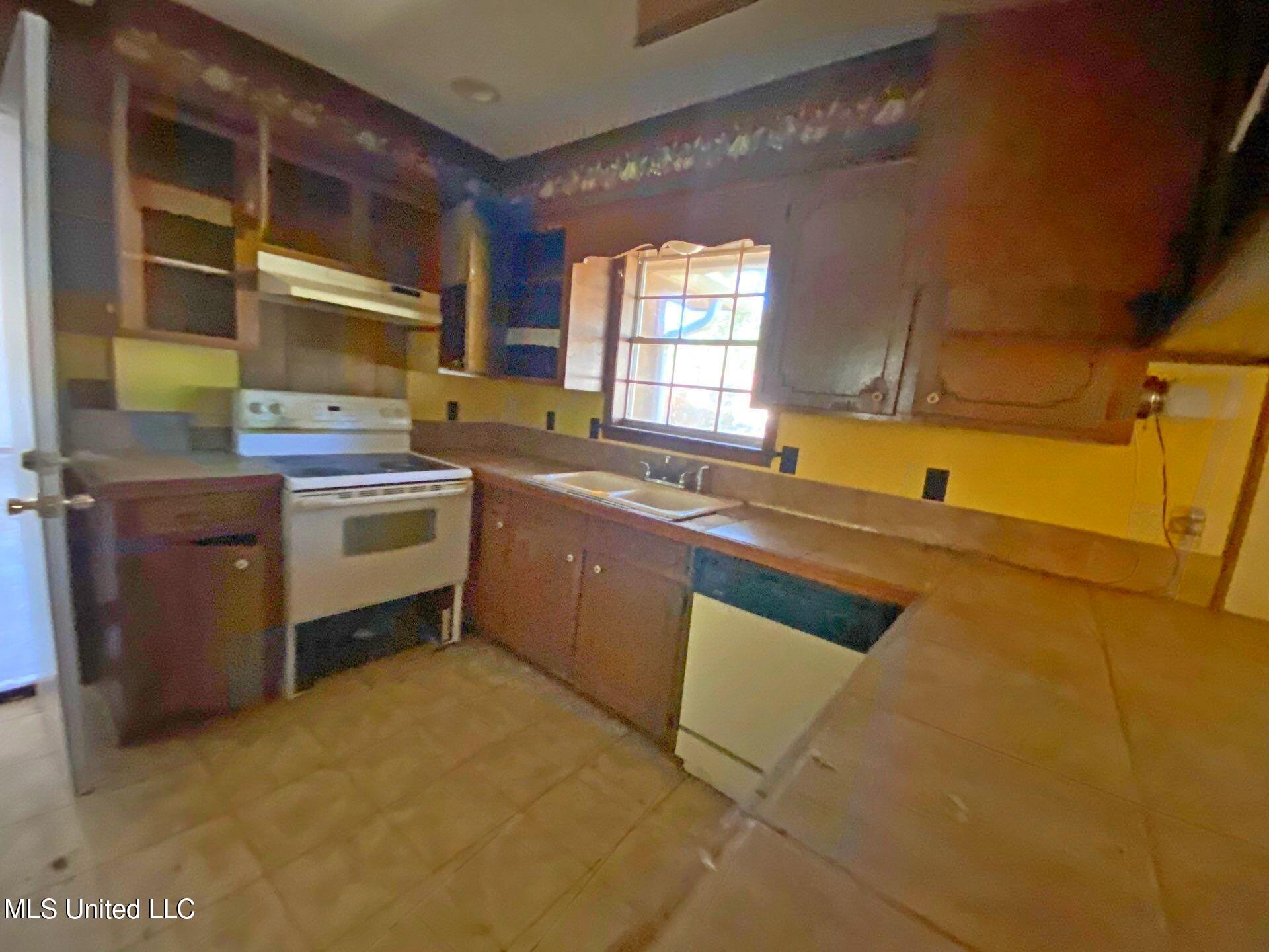 1608 Melrose Place Property Photo 2