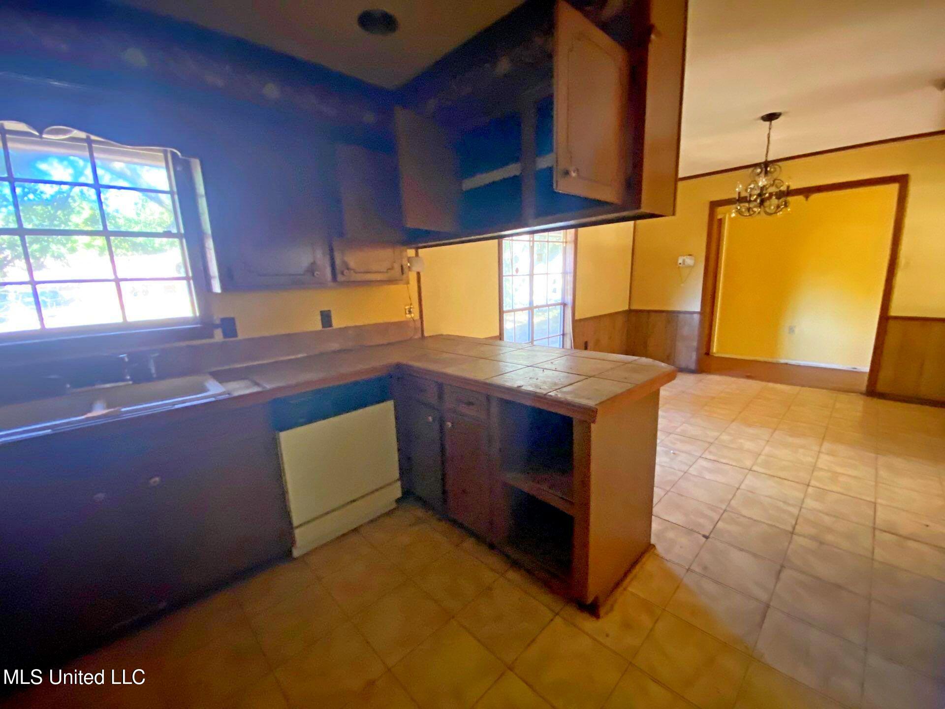 1608 Melrose Place Property Photo 3