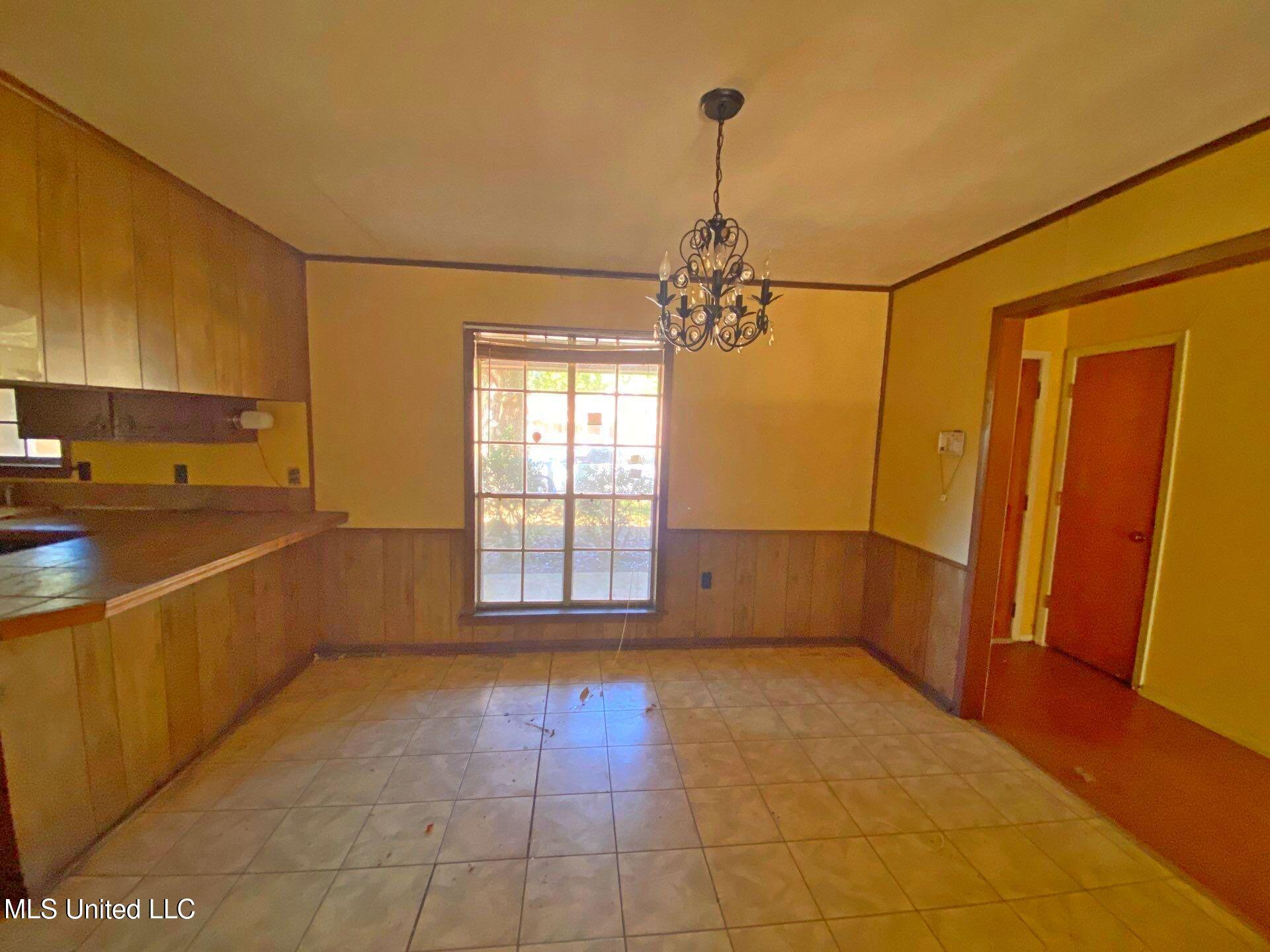 1608 Melrose Place Property Photo 4