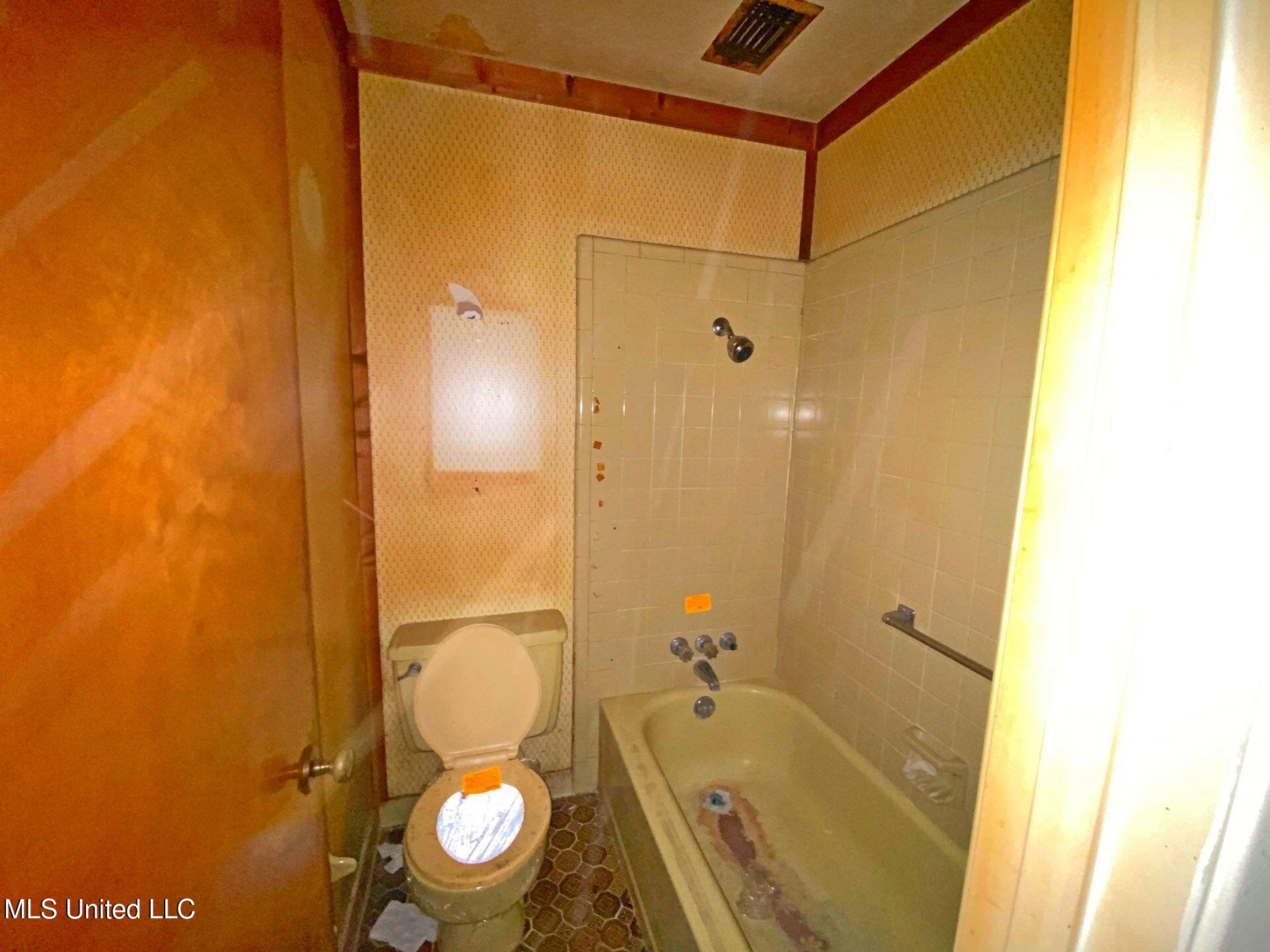 1608 Melrose Place Property Photo 7