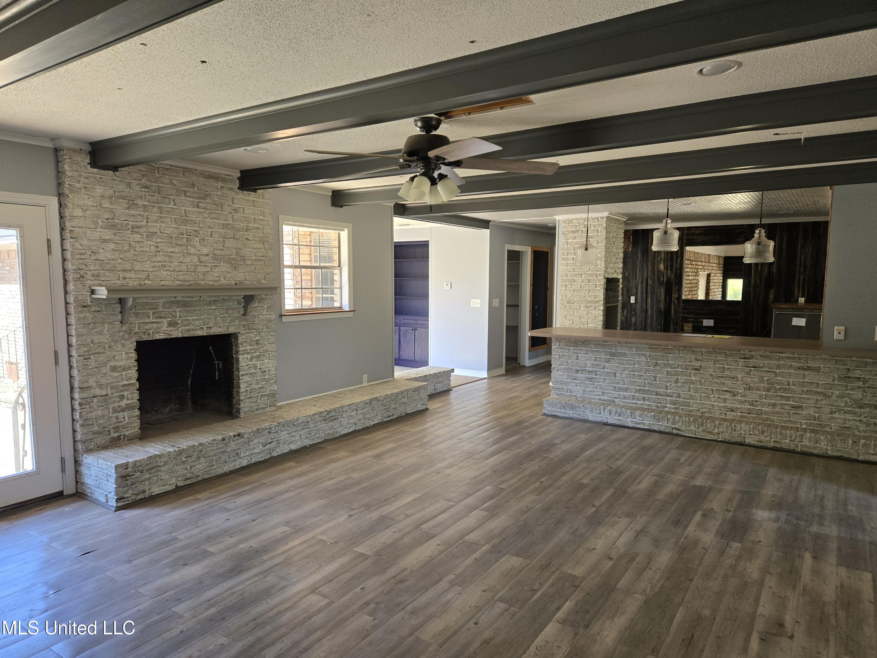 13165 Highway 613 Property Photo 4