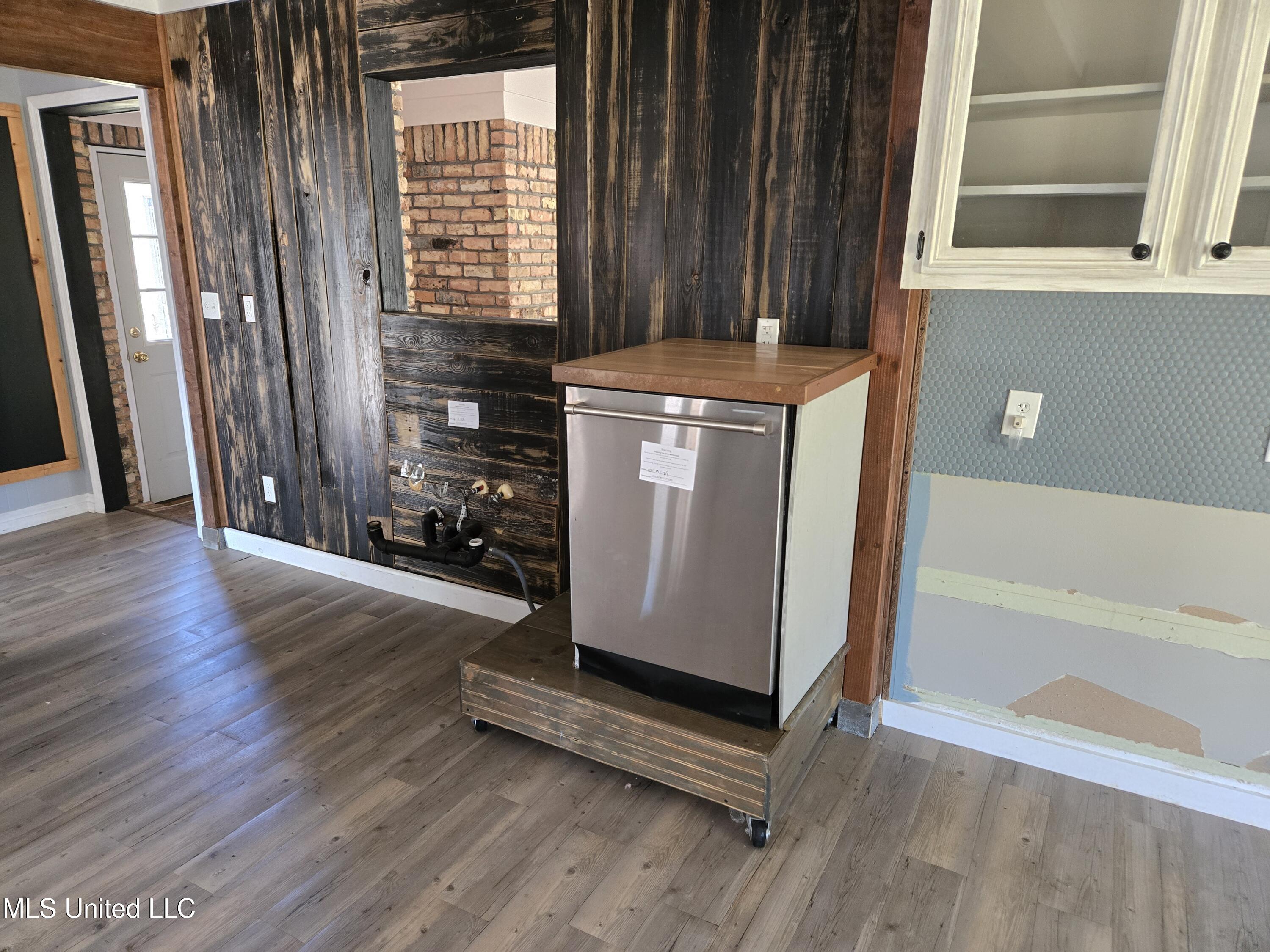 13165 Highway 613 Property Photo 5