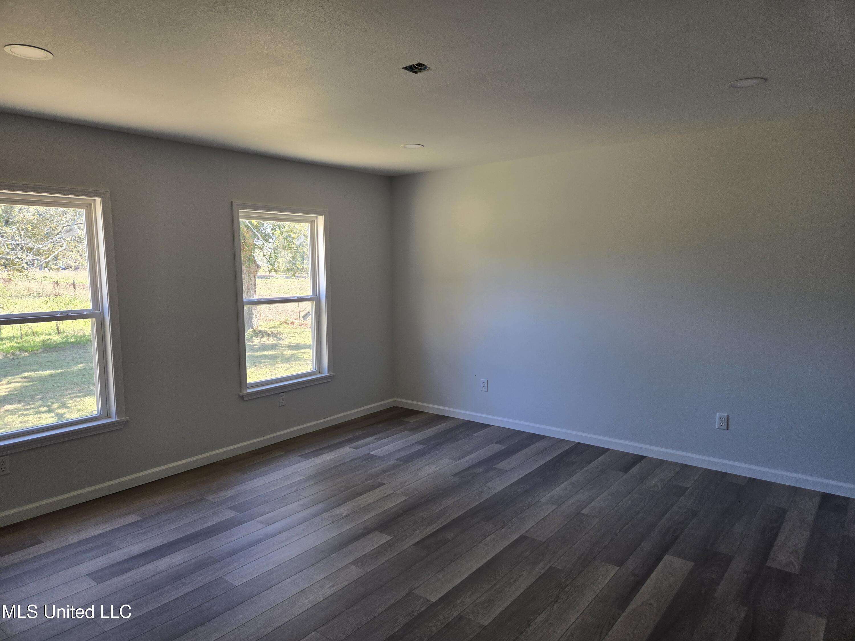 13165 Highway 613 Property Photo 11