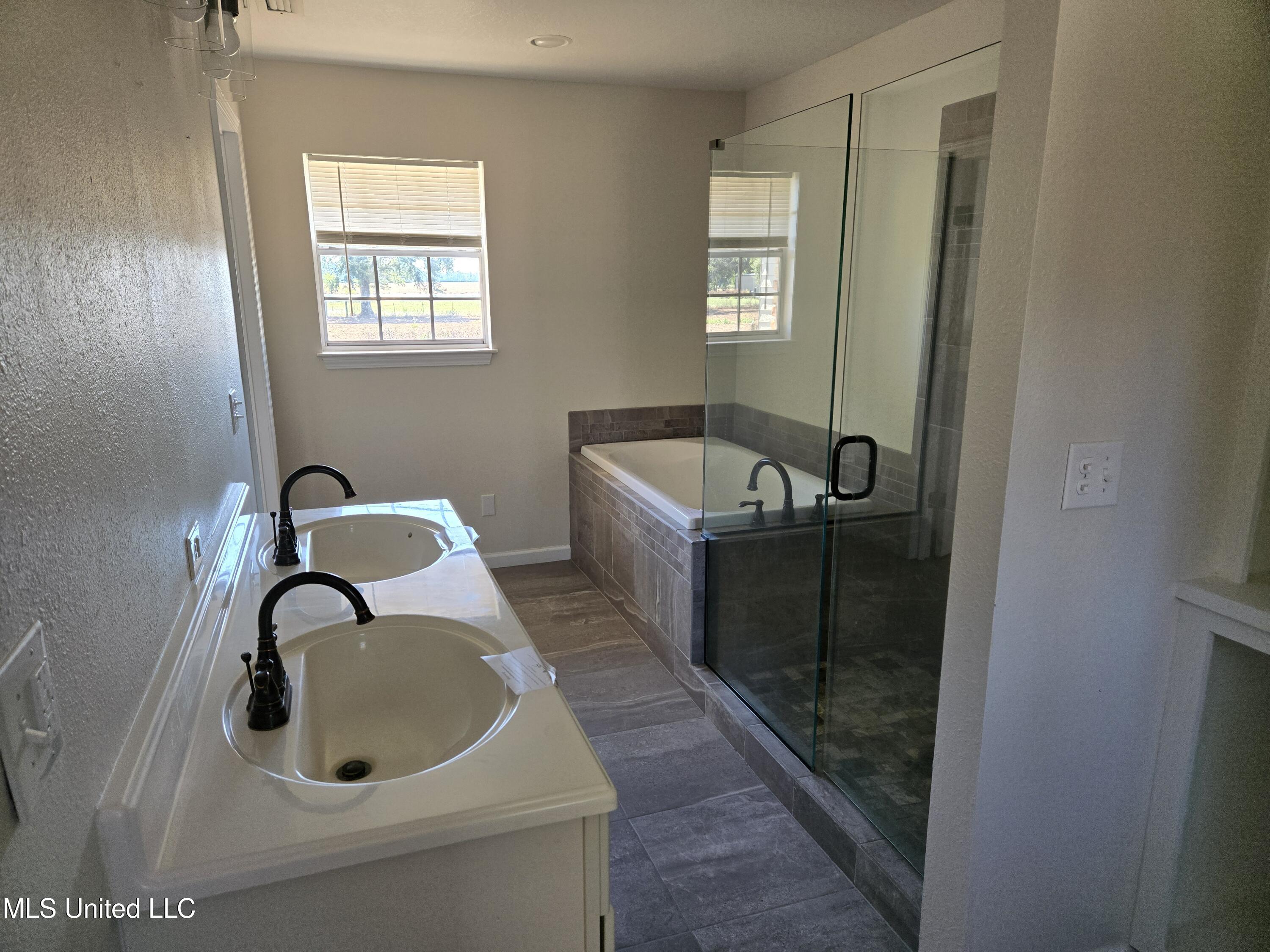 13165 Highway 613 Property Photo 28