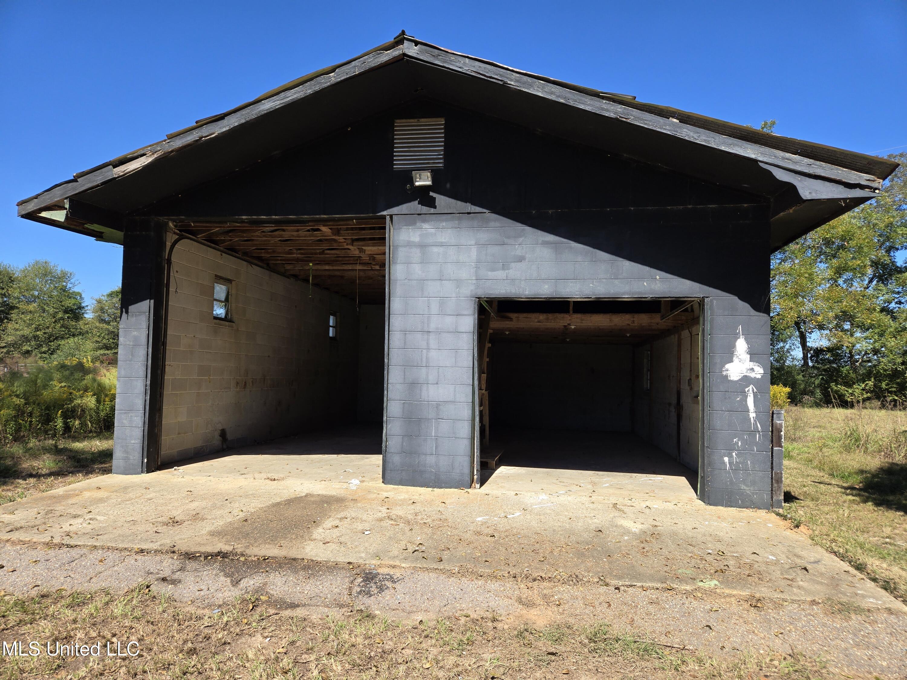 13165 Highway 613 Property Photo 31