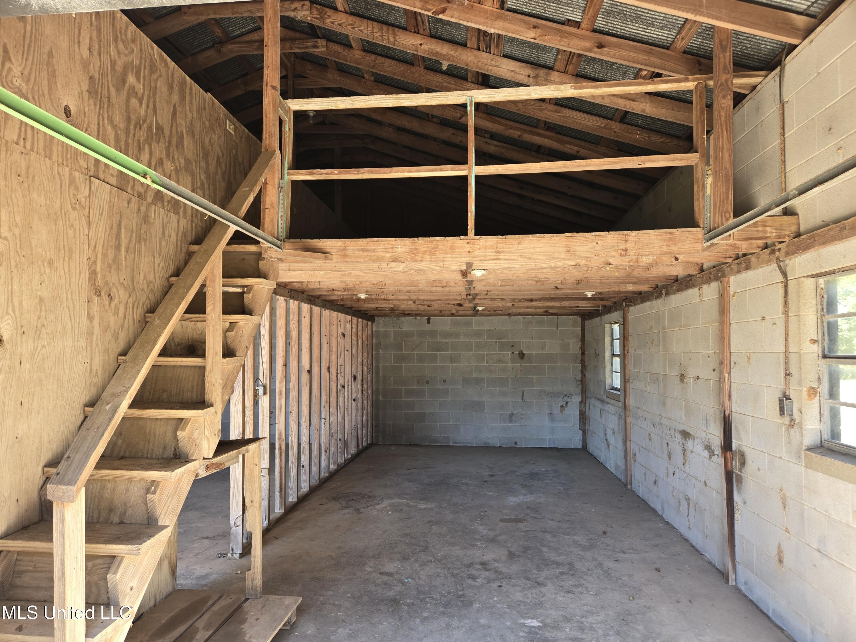 13165 Highway 613 Property Photo 41