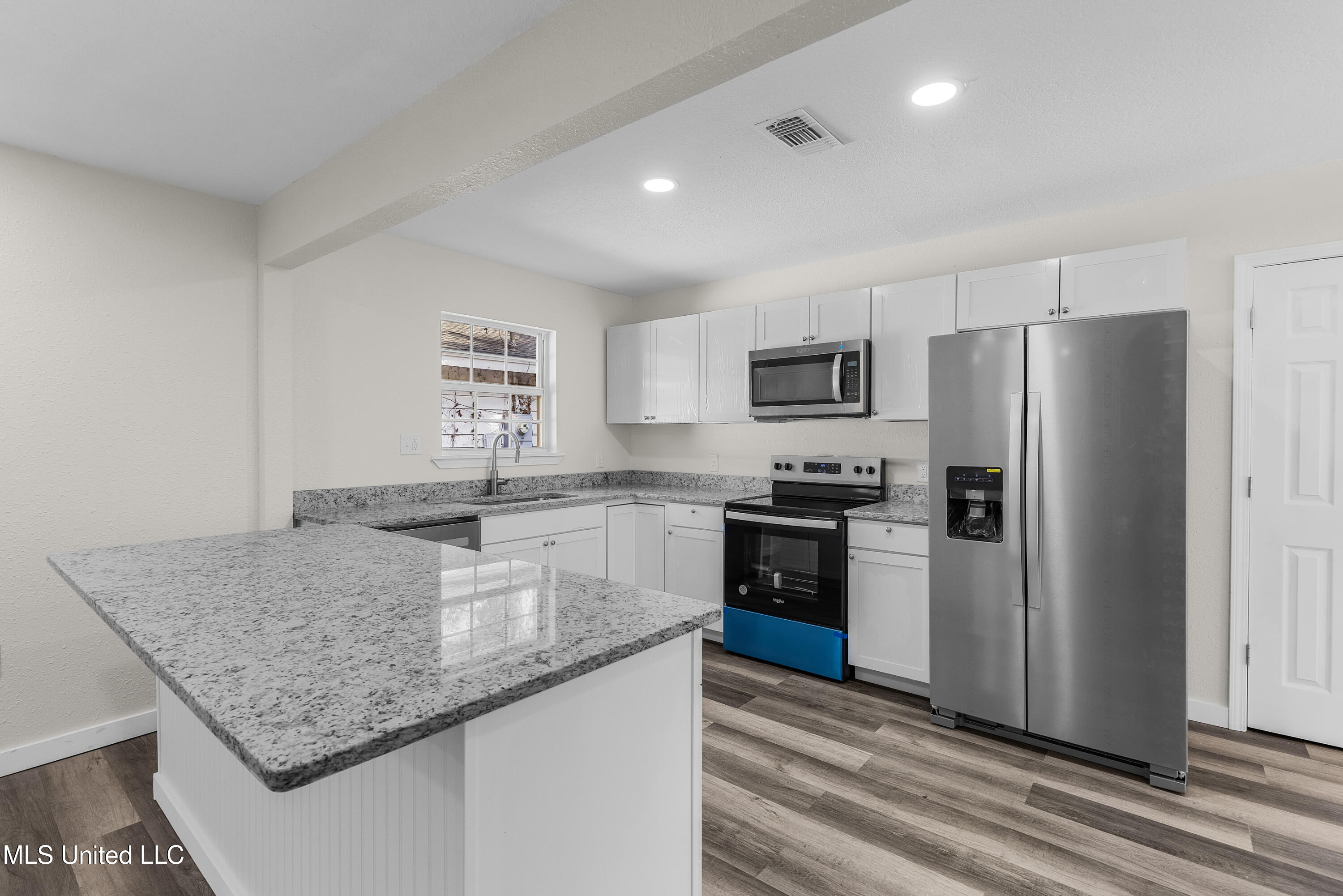 2602 Kenneth Avenue Property Photo 5