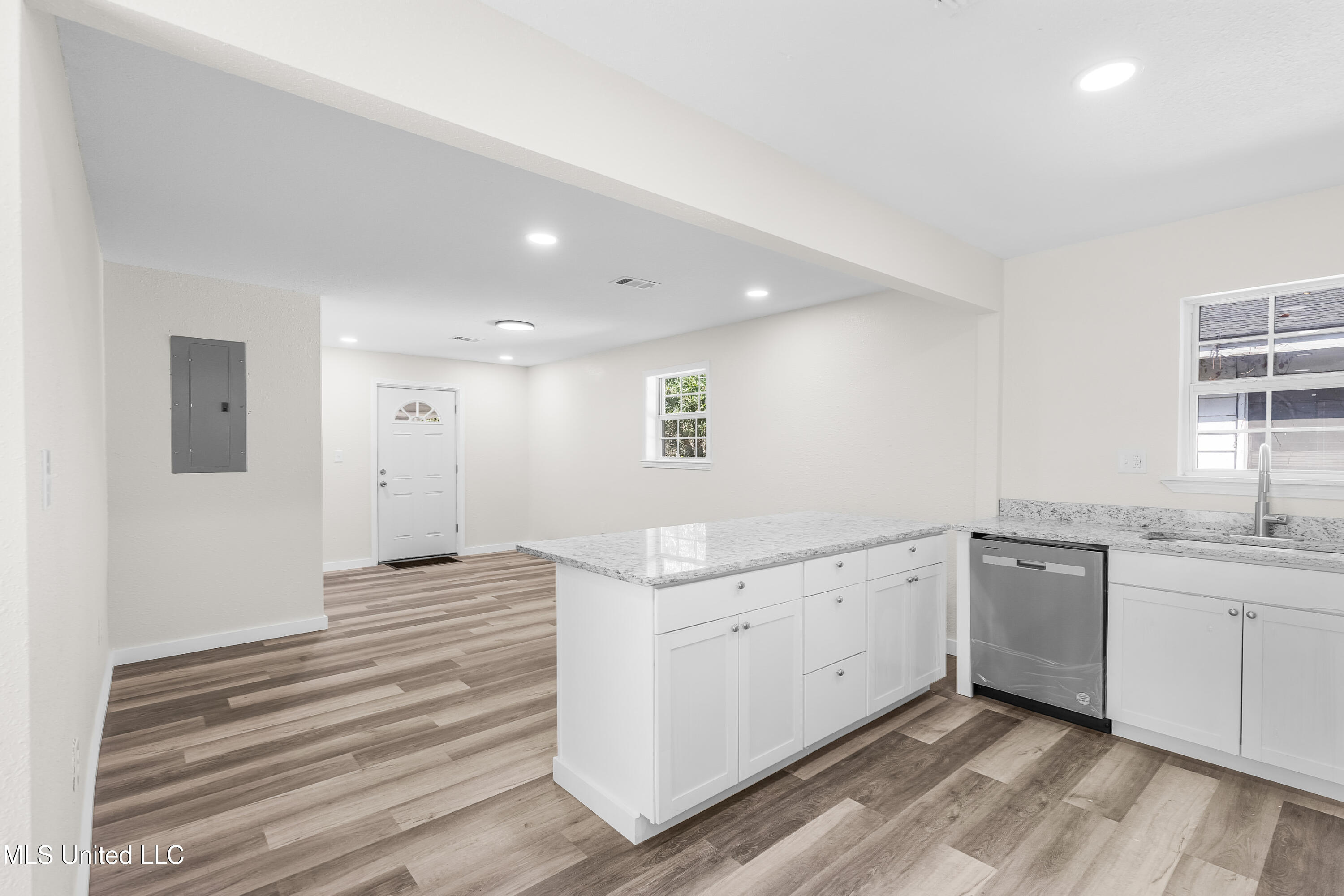 2602 Kenneth Avenue Property Photo 6