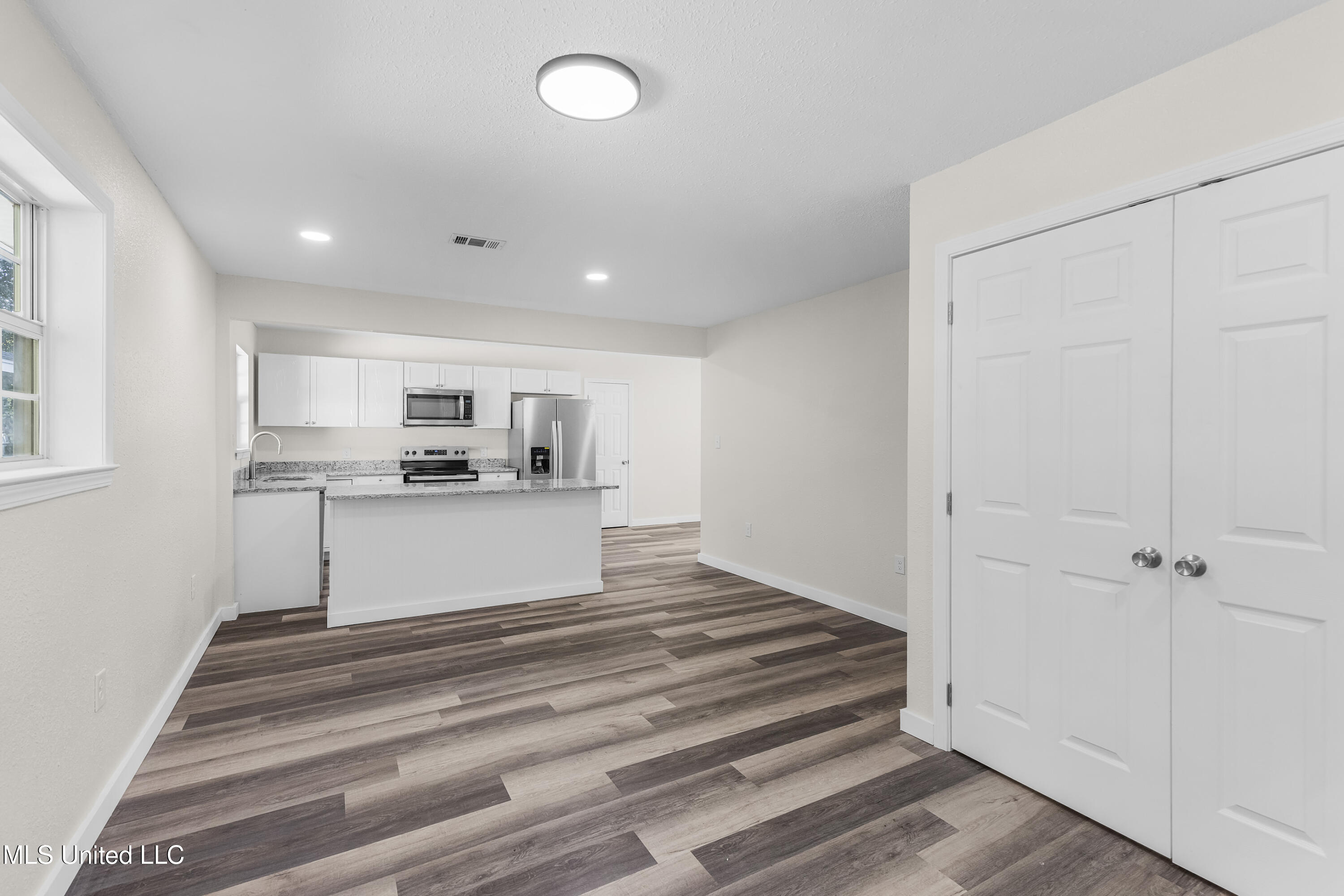 2602 Kenneth Avenue Property Photo 7