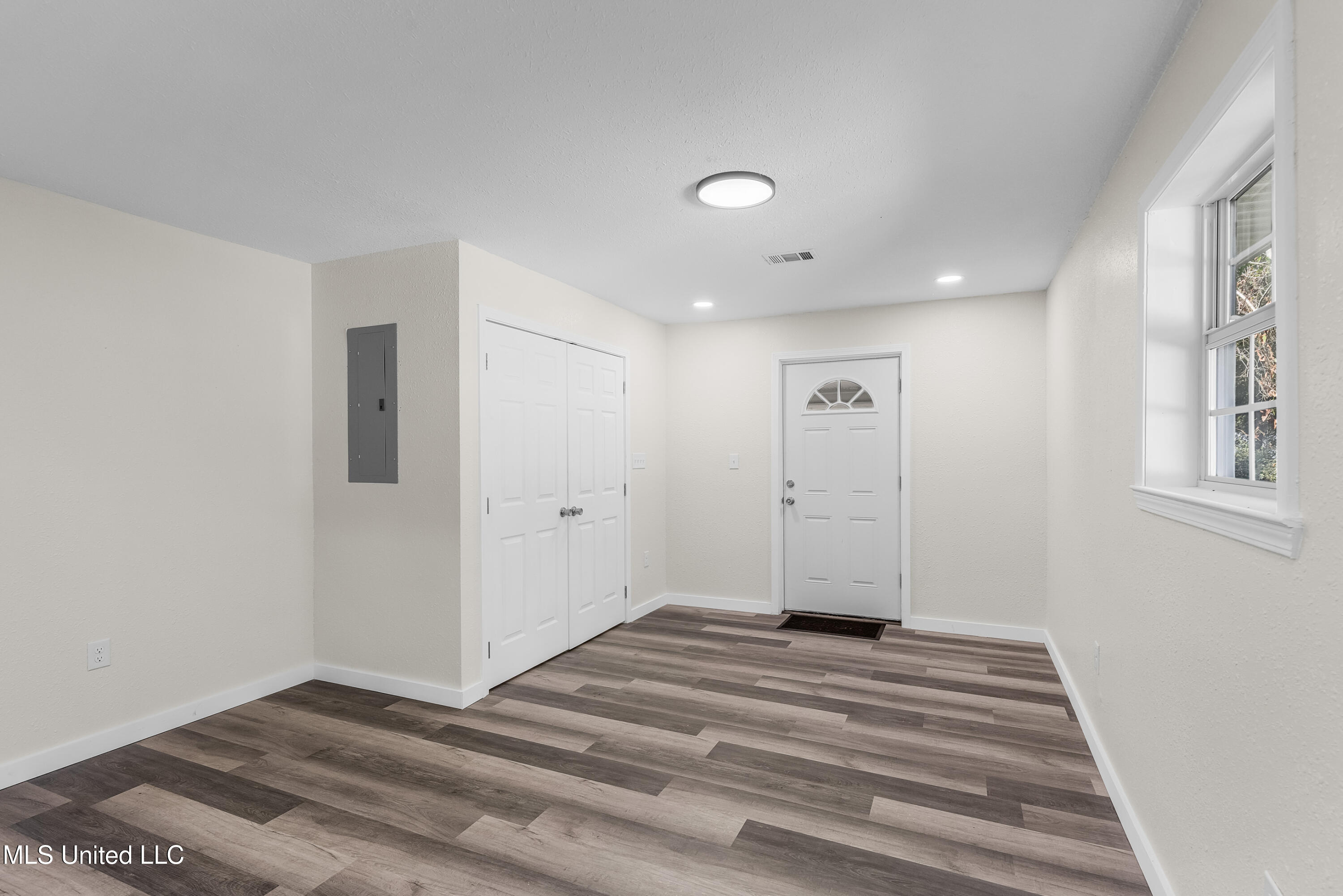 2602 Kenneth Avenue Property Photo 8