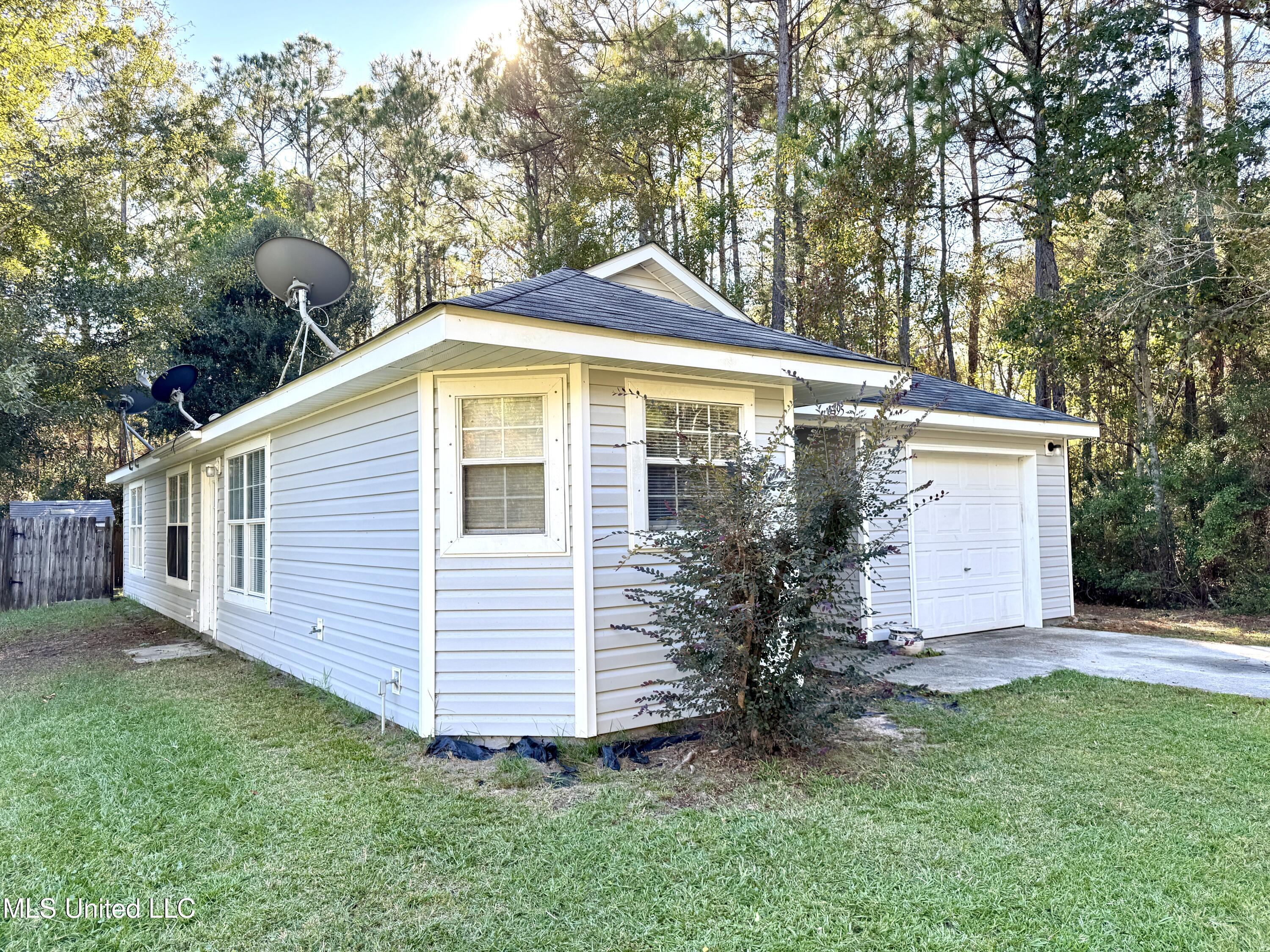 6195 E Jackson Street Property Photo 2