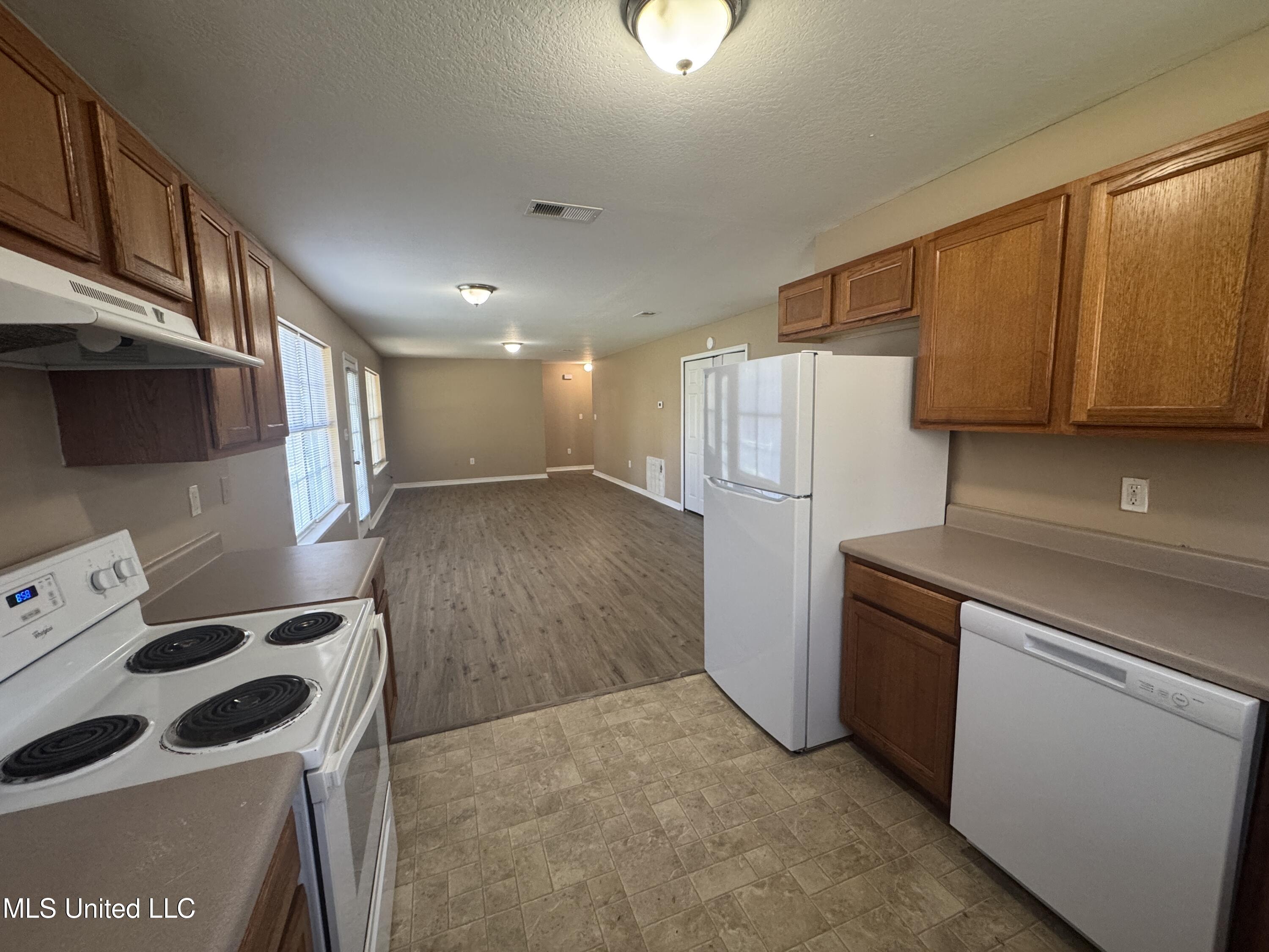 6195 E Jackson Street Property Photo 5