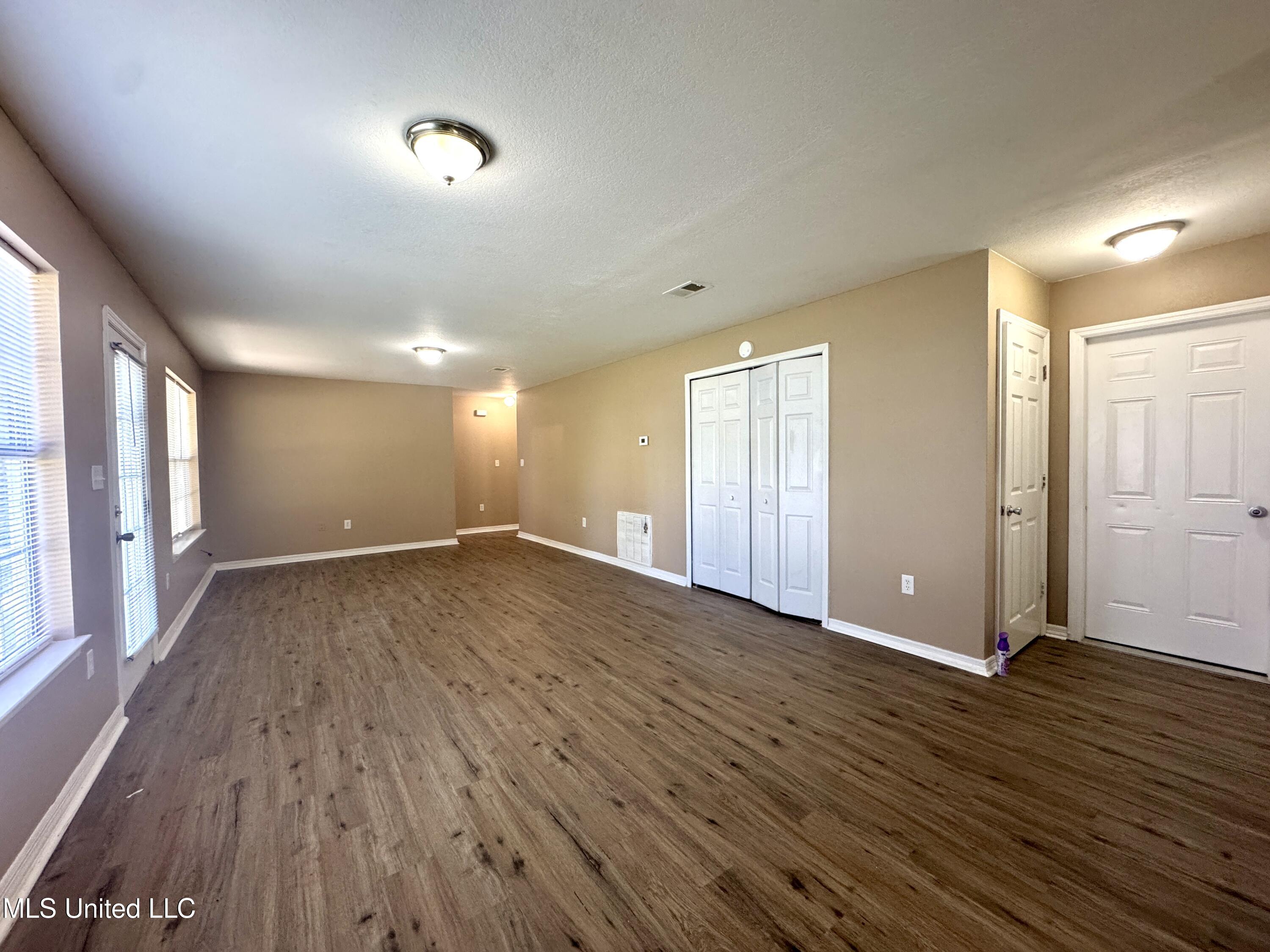 6195 E Jackson Street Property Photo 6