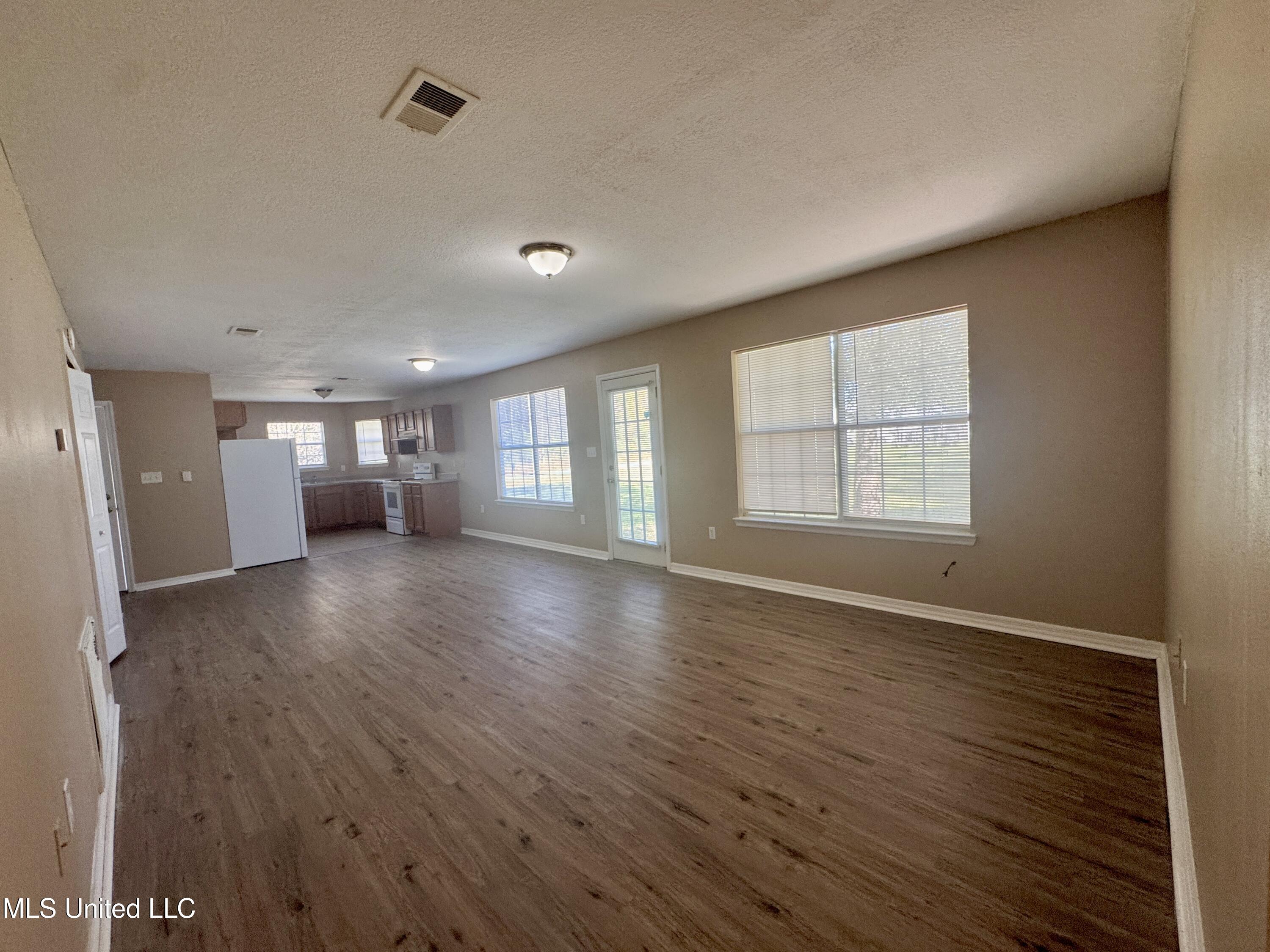 6195 E Jackson Street Property Photo 7