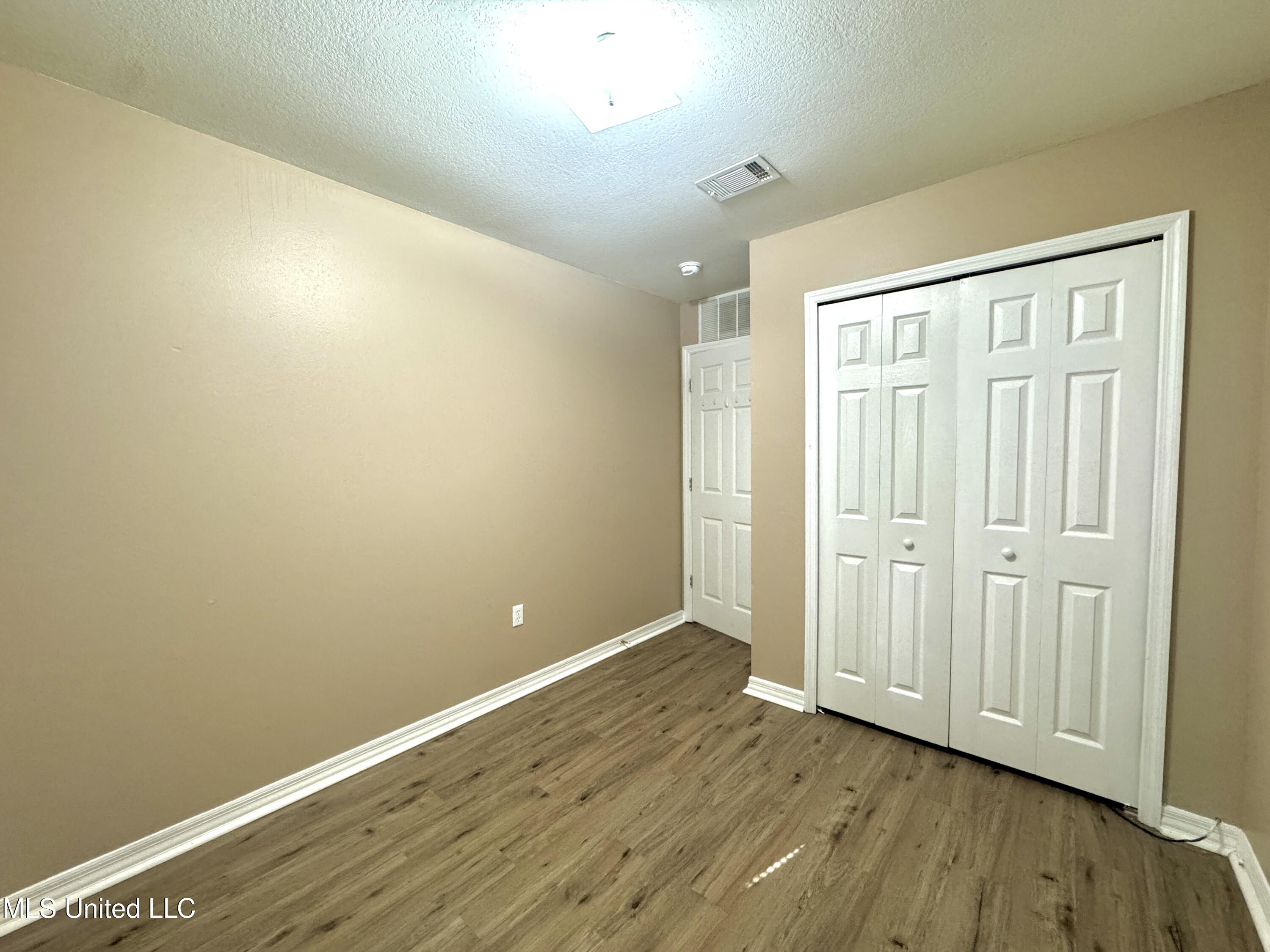 6195 E Jackson Street Property Photo 8