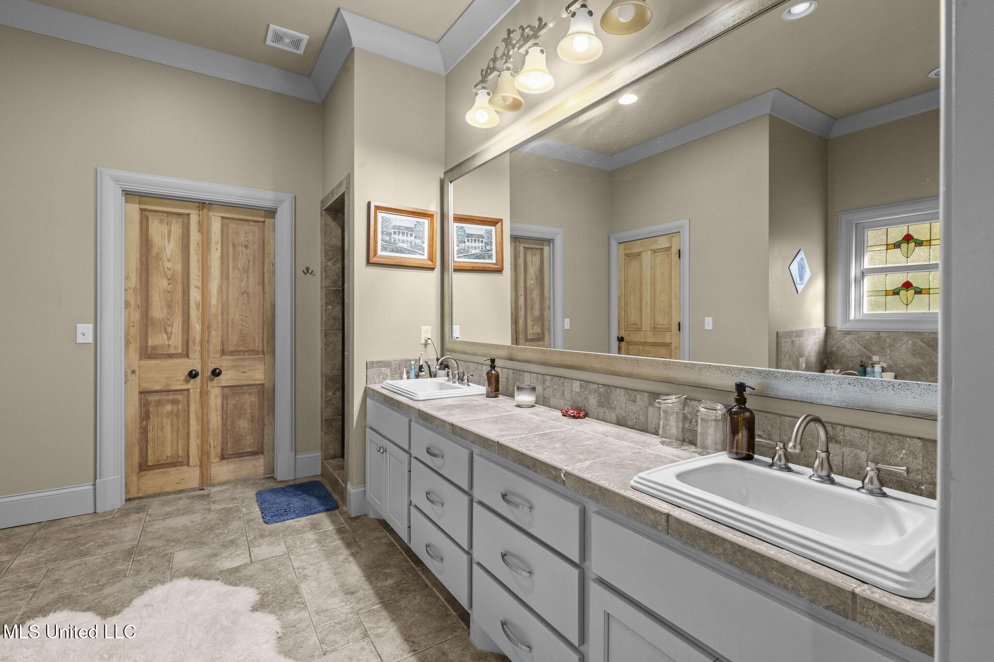 19 Devonshire Way Property Photo 41