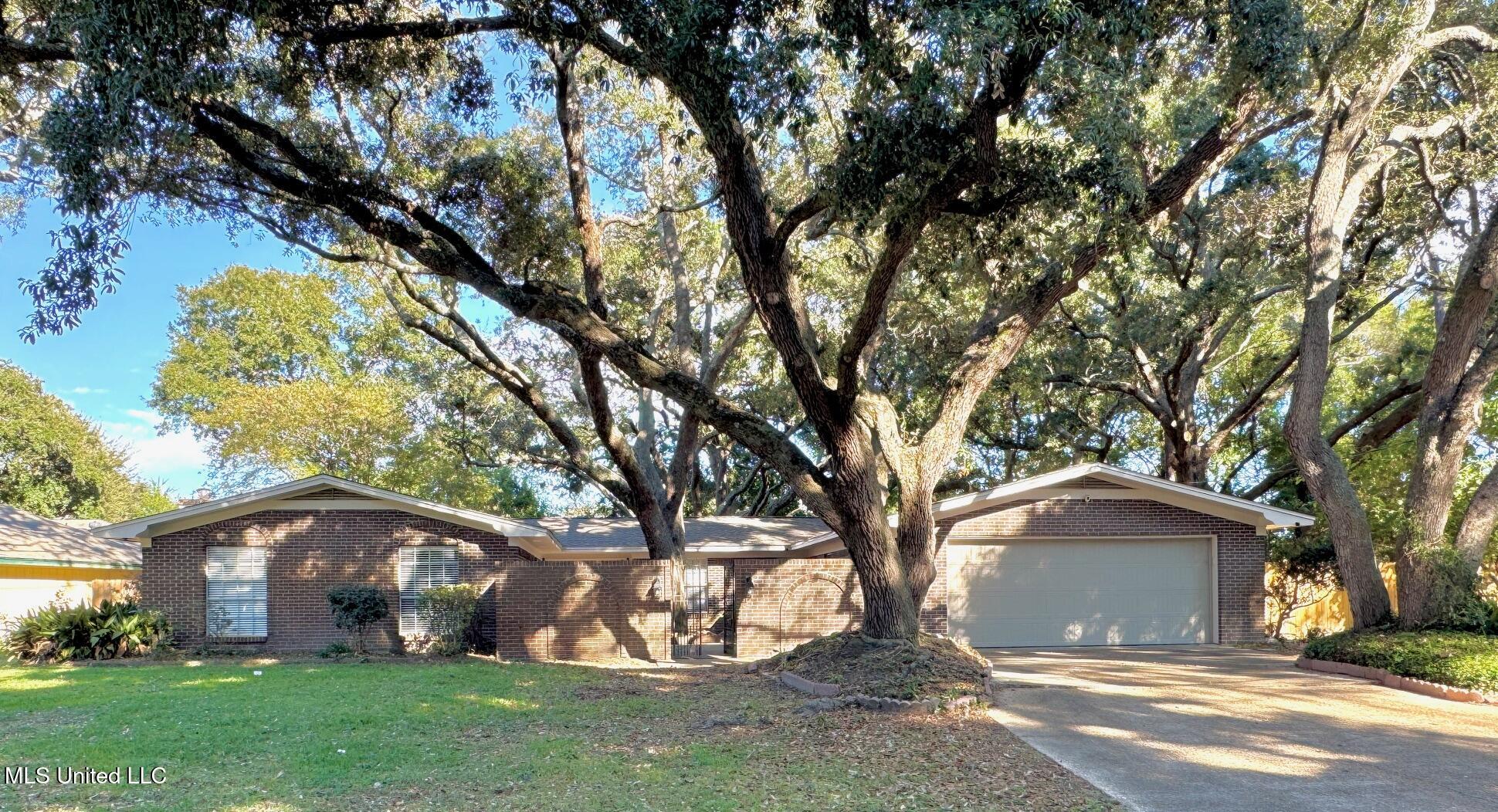 304 Fairview Drive Property Photo 1