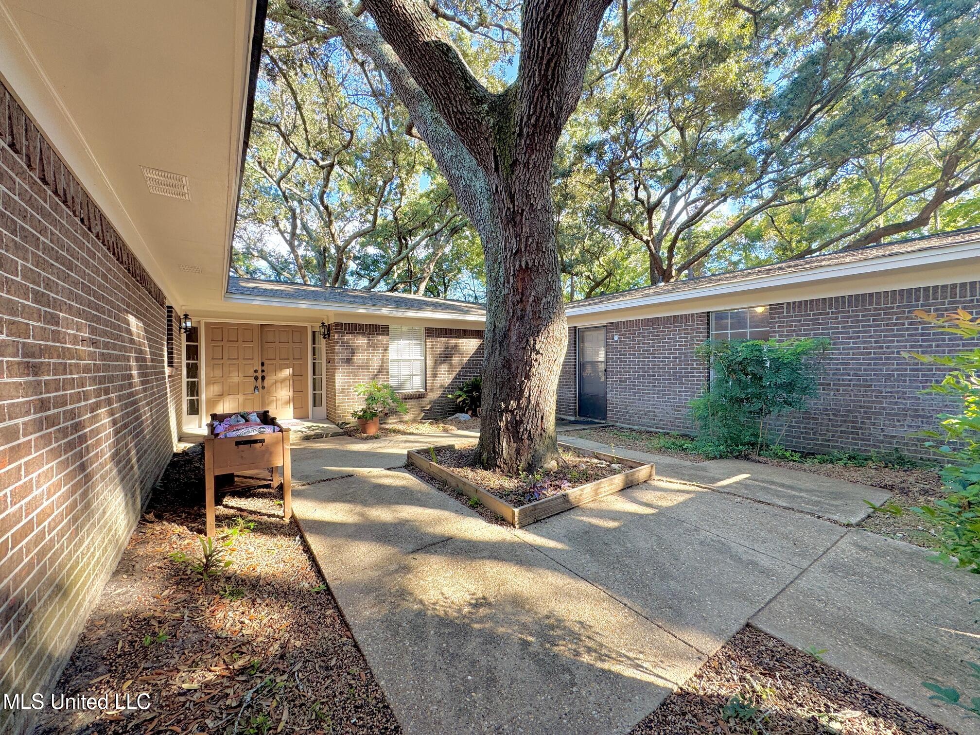 304 Fairview Drive Property Photo 3