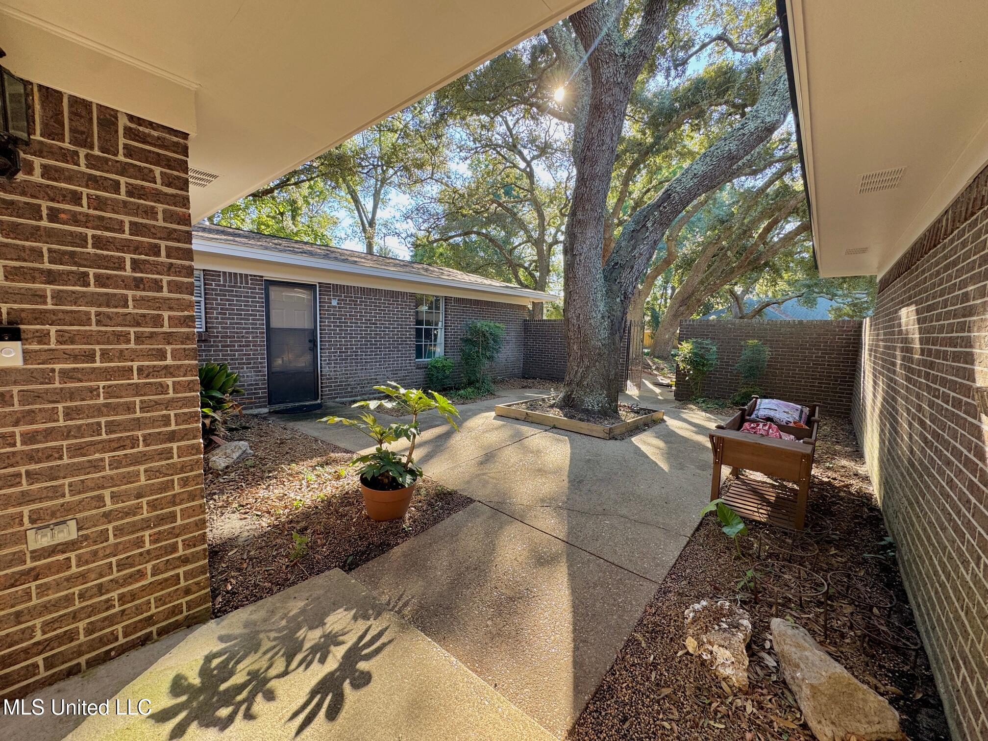 304 Fairview Drive Property Photo 4