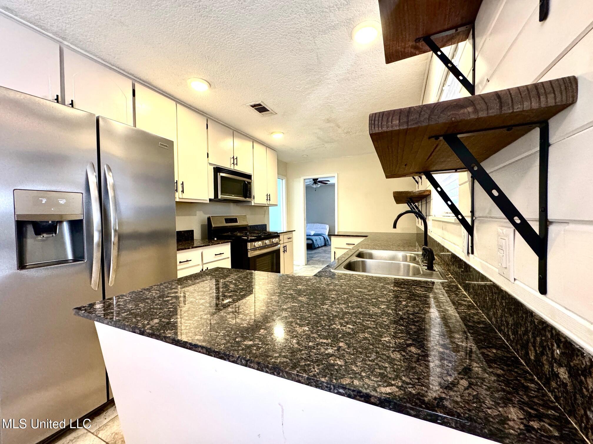 304 Fairview Drive Property Photo 6