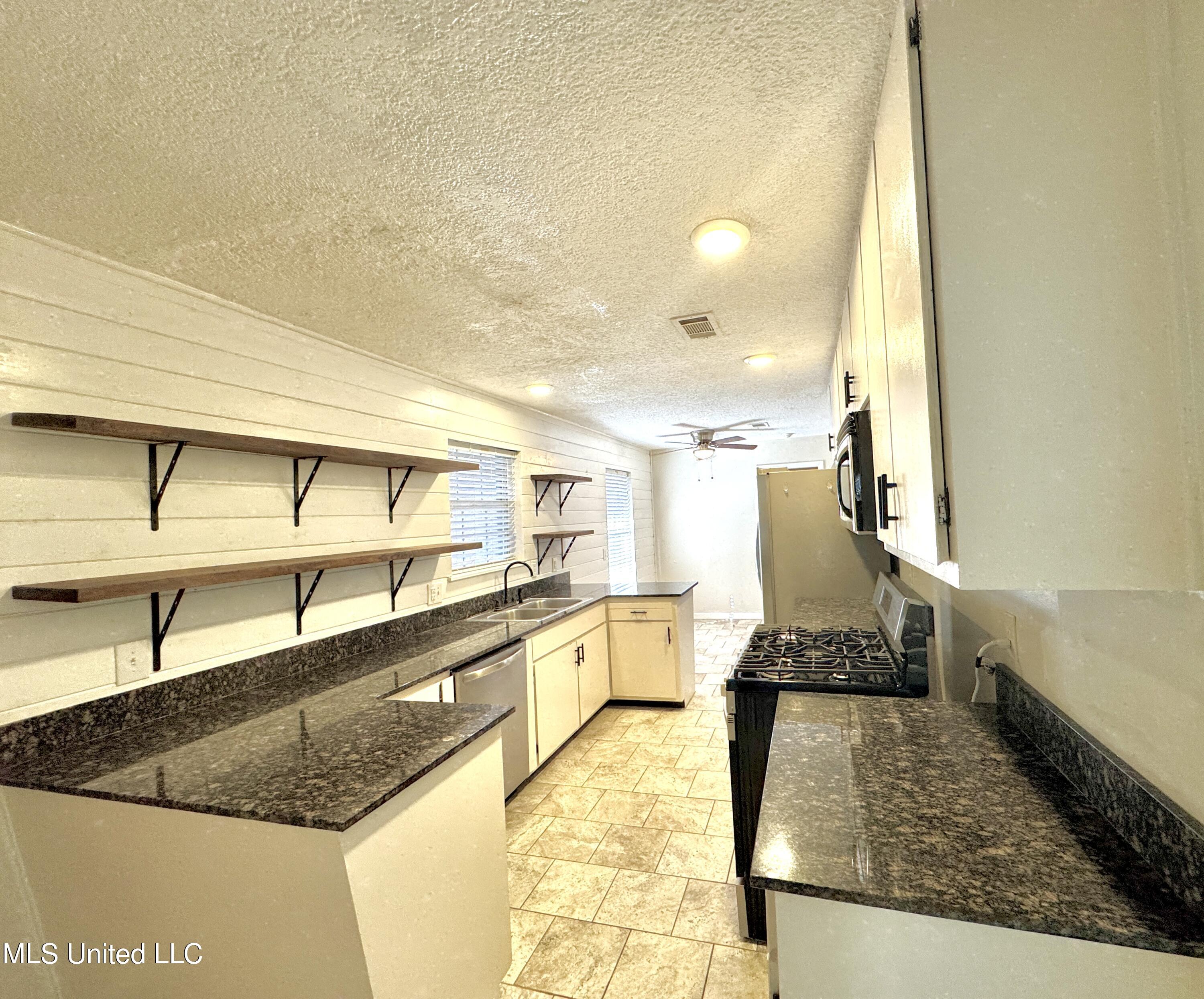 304 Fairview Drive Property Photo 7