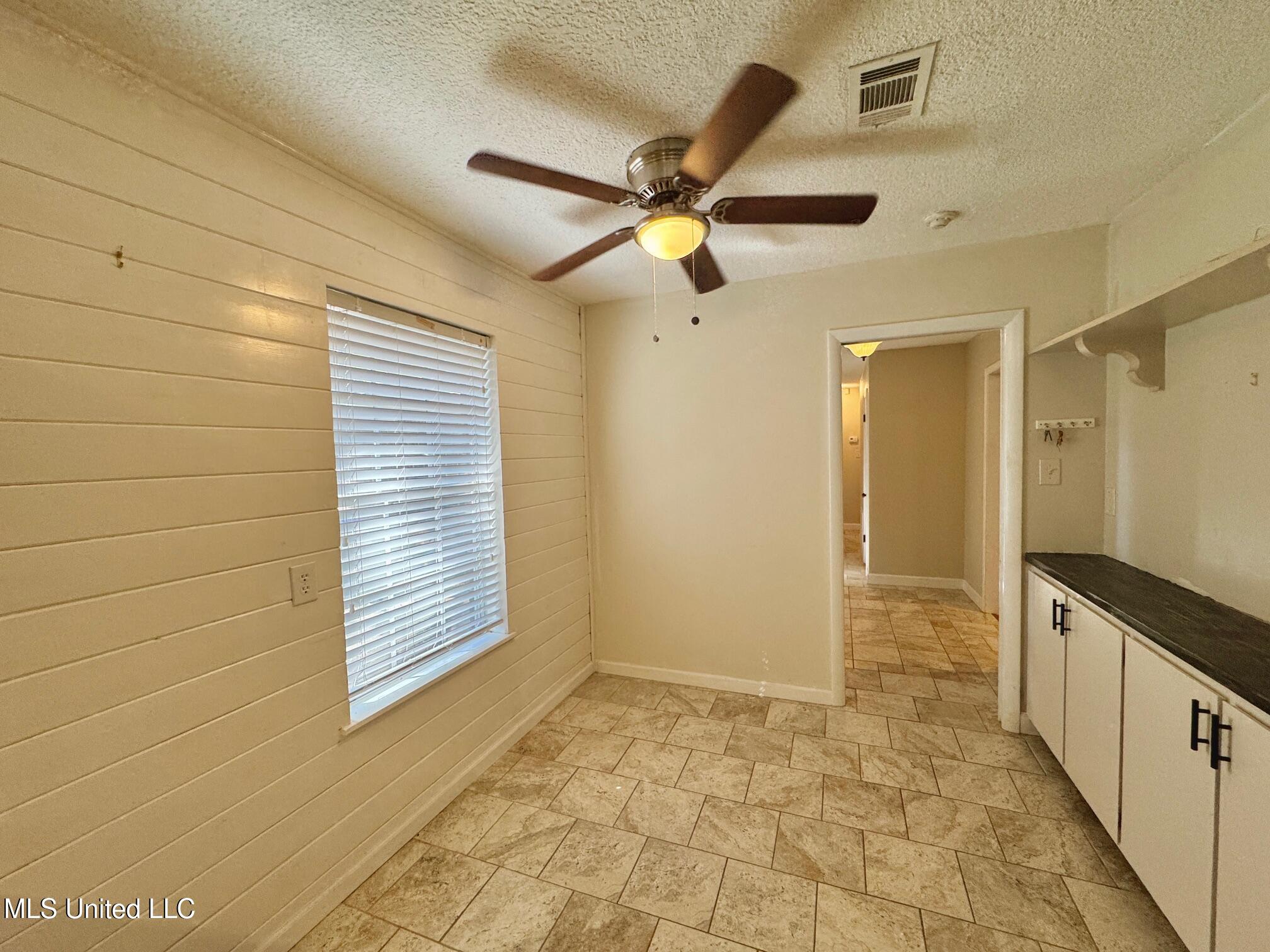 304 Fairview Drive Property Photo 8