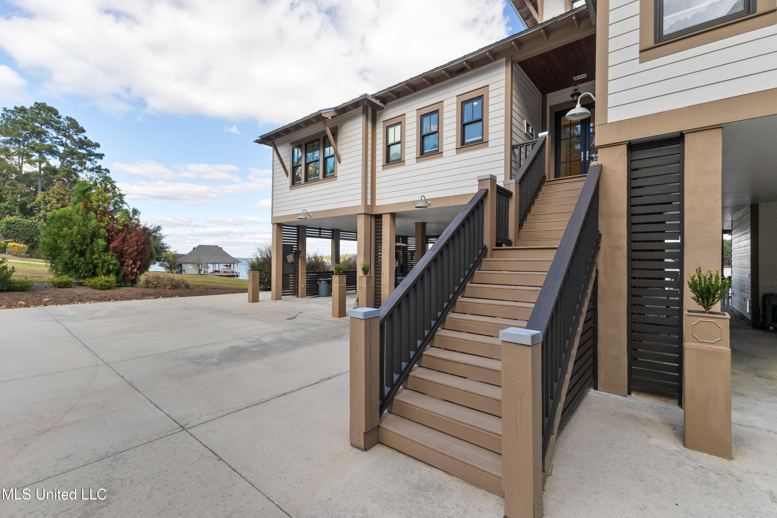 59 Log Wagon Trail Property Photo 3