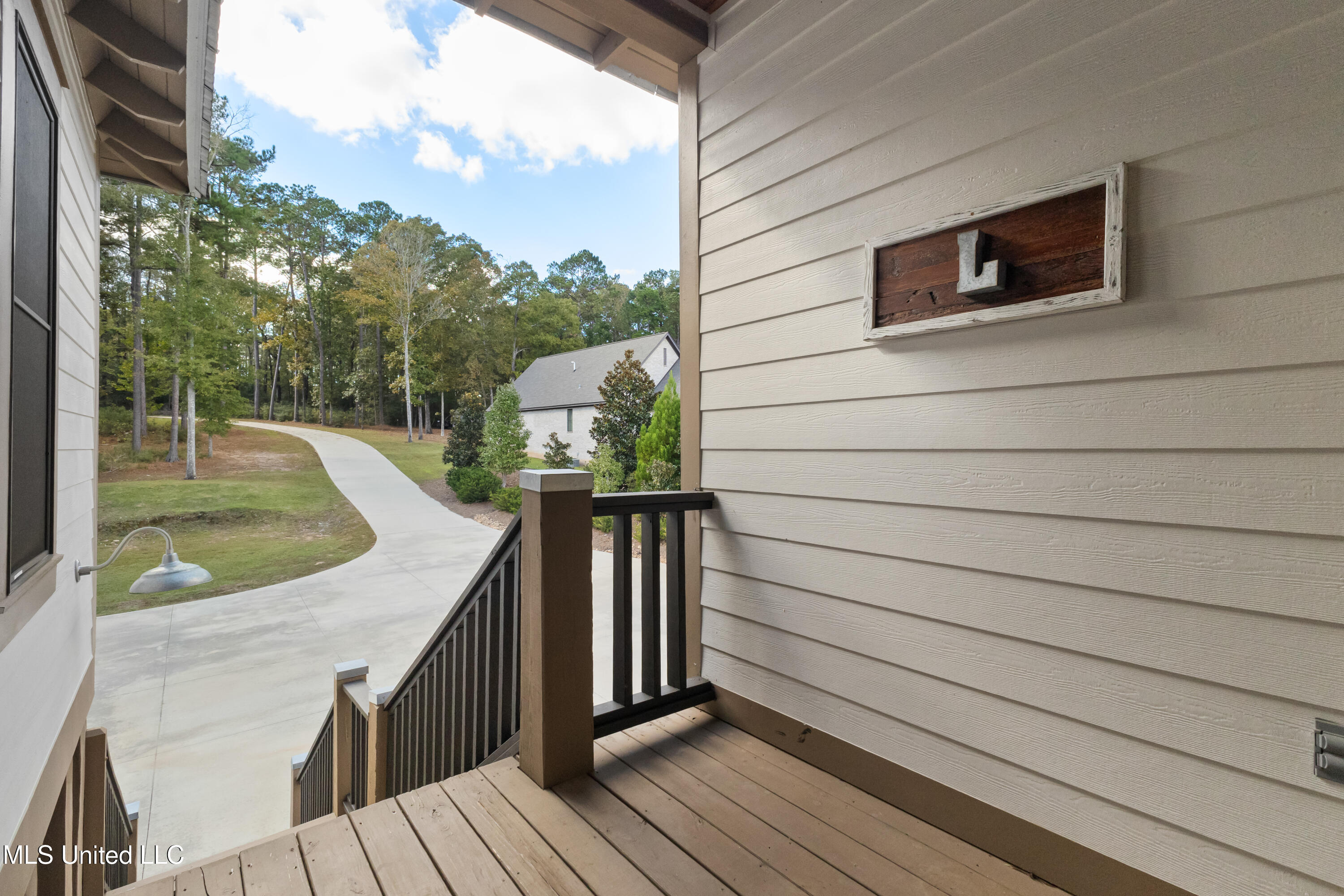 59 Log Wagon Trail Property Photo 4