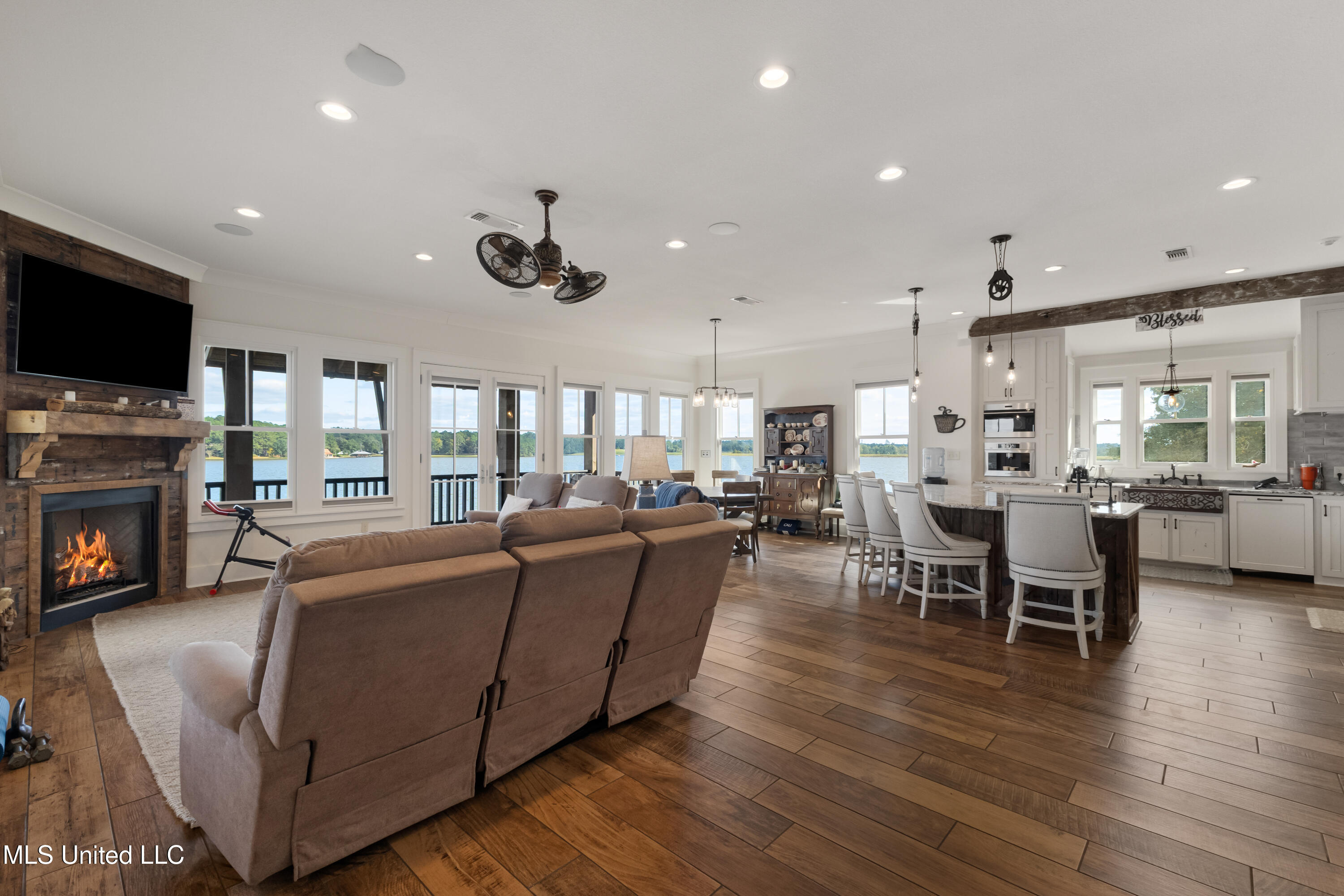 59 Log Wagon Trail Property Photo 6