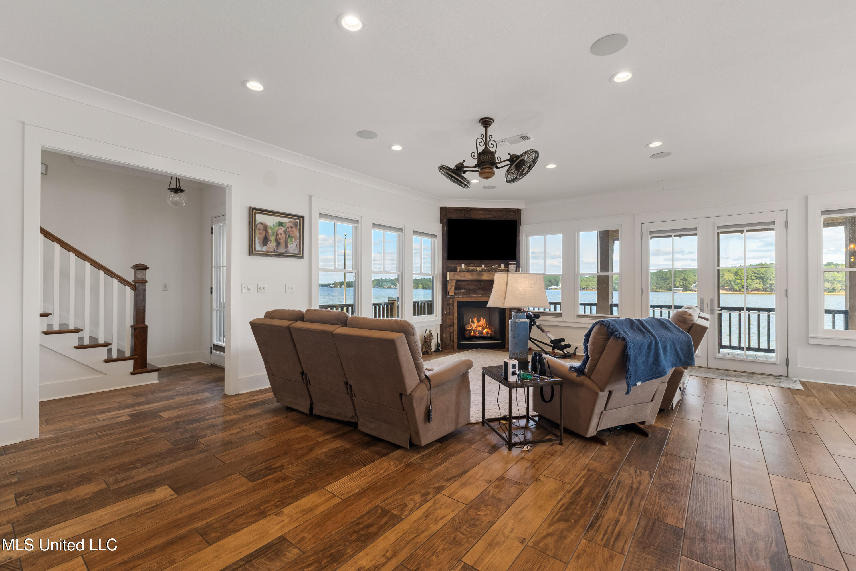 59 Log Wagon Trail Property Photo 7