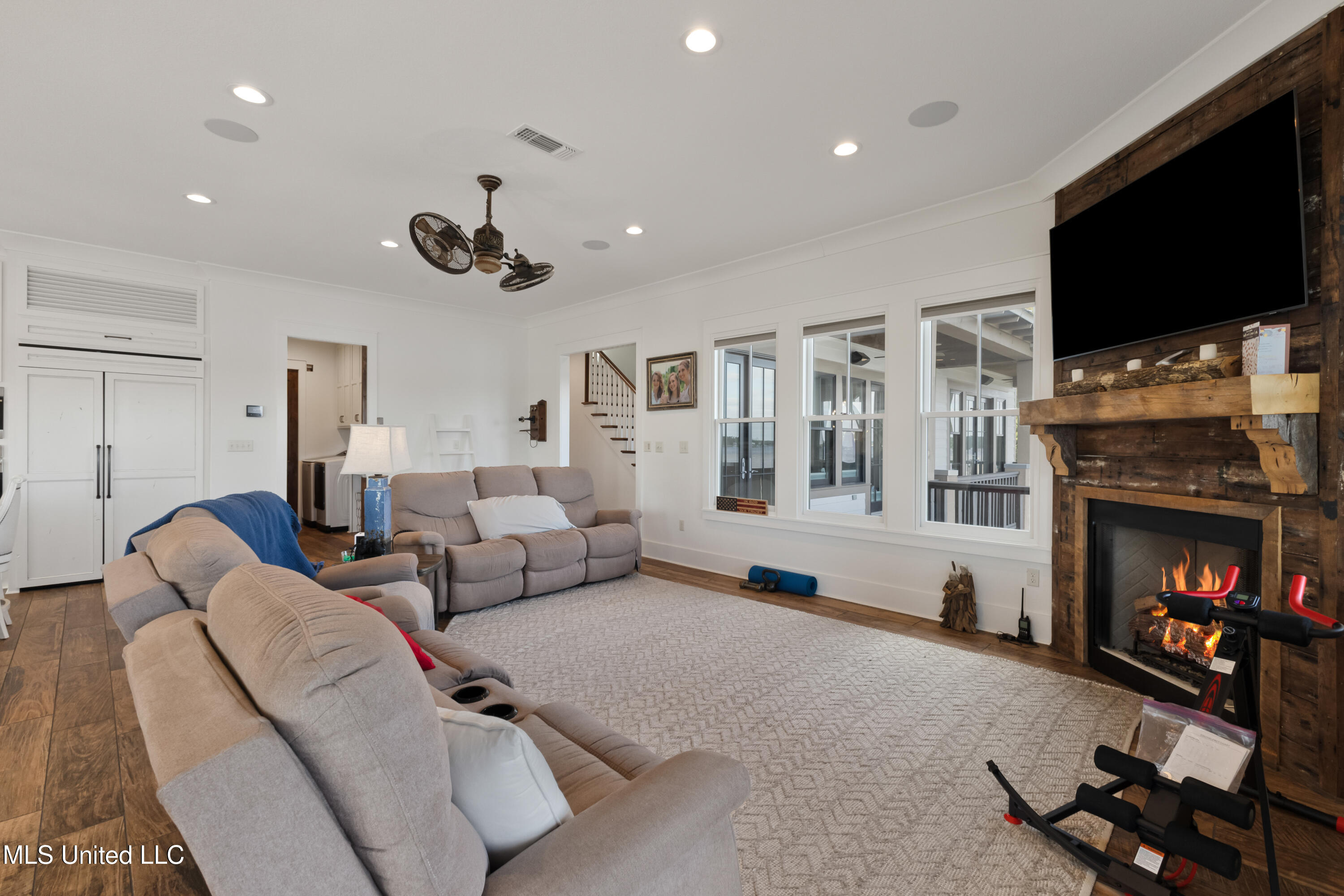 59 Log Wagon Trail Property Photo 8