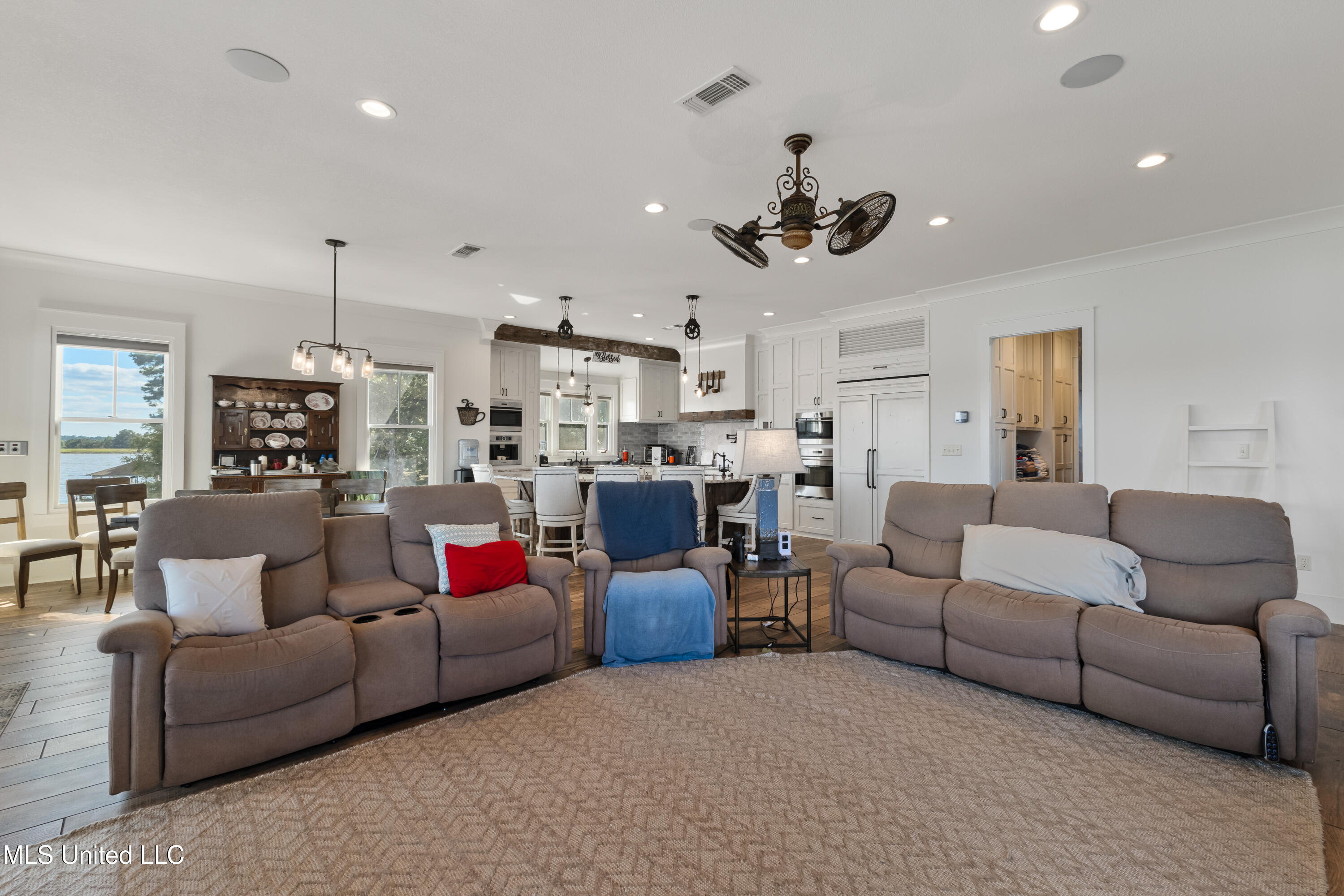 59 Log Wagon Trail Property Photo 9