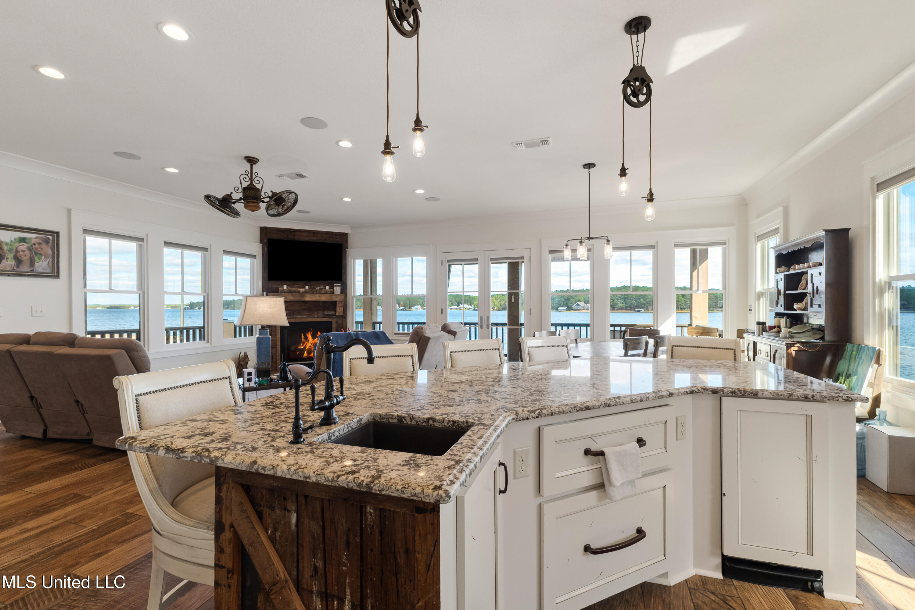 59 Log Wagon Trail Property Photo 14