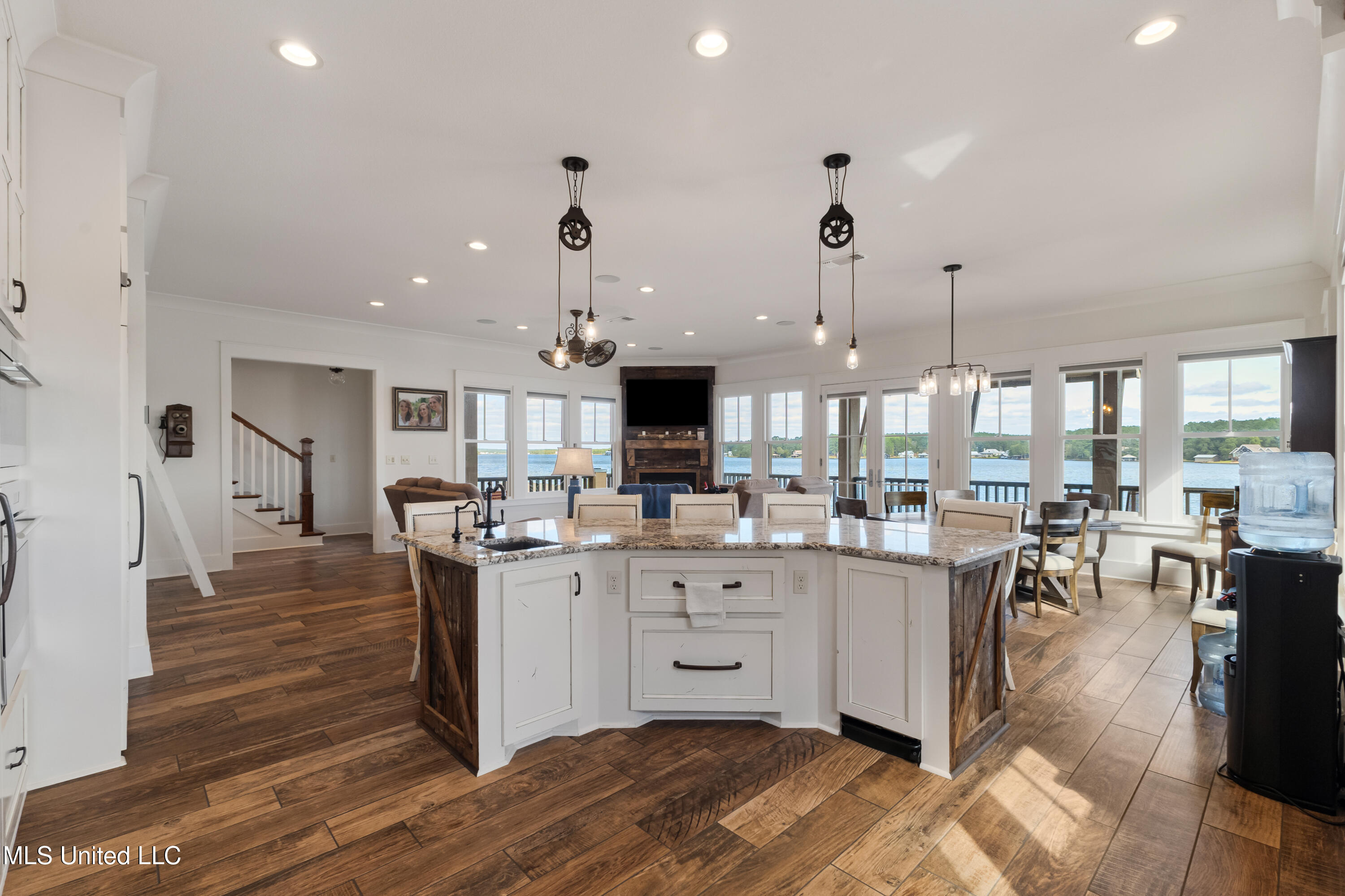 59 Log Wagon Trail Property Photo 15