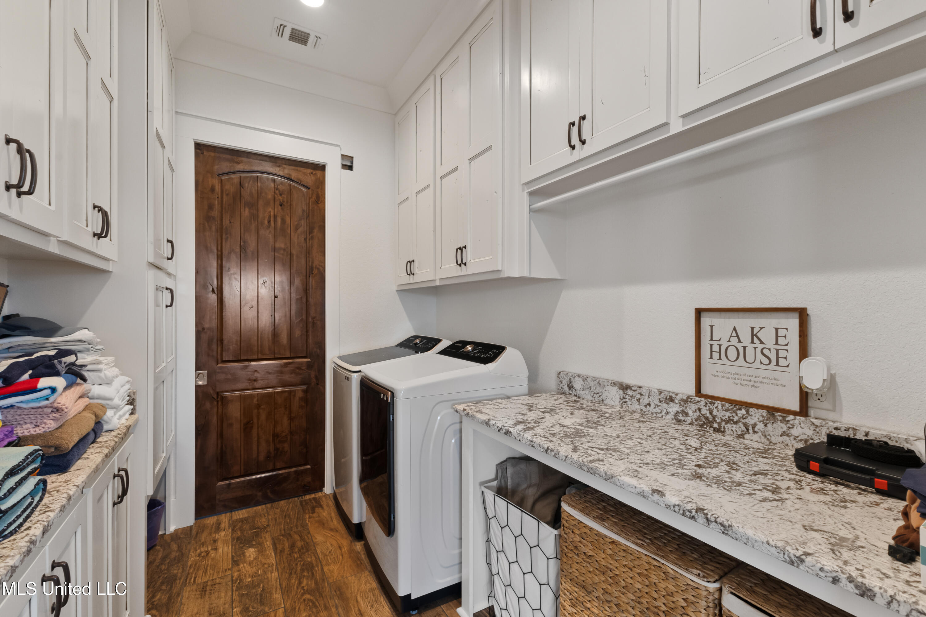 59 Log Wagon Trail Property Photo 18