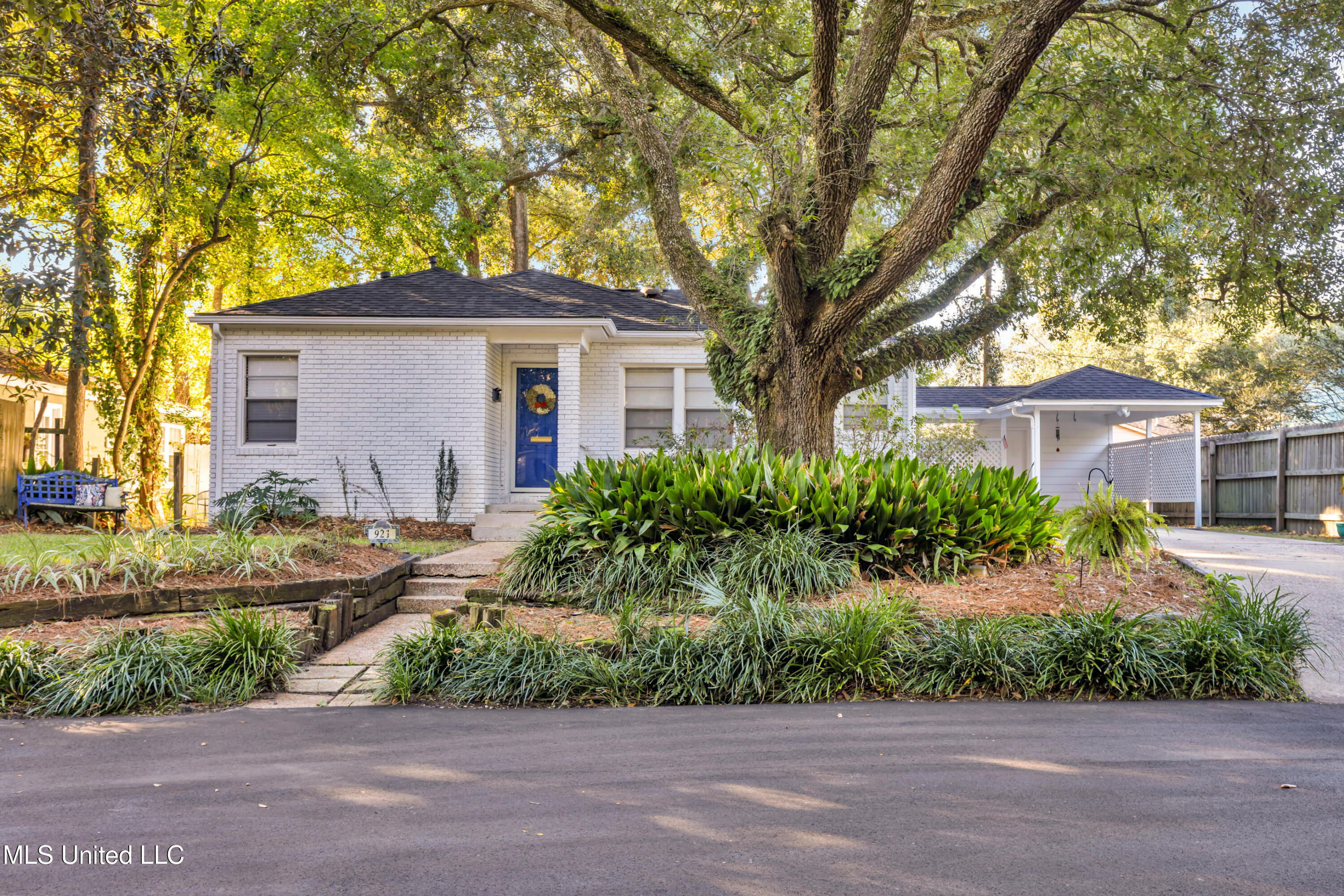 921 Wanda Place Property Photo 1