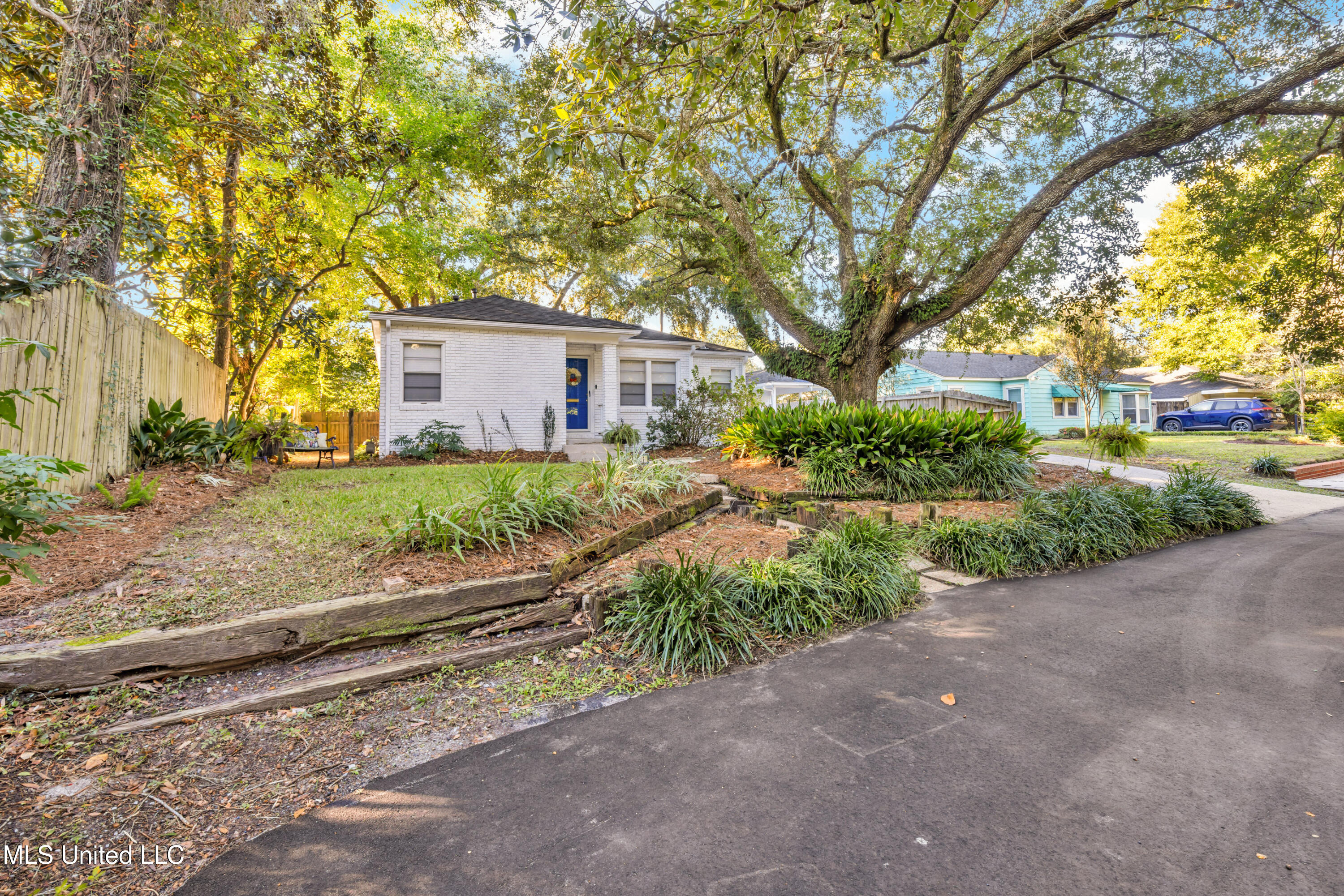 921 Wanda Place Property Photo 2