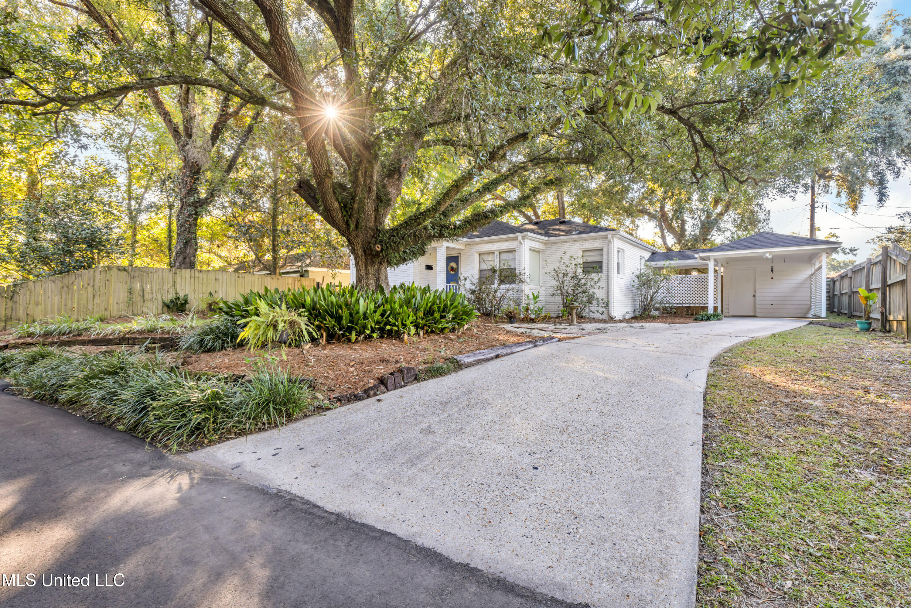 921 Wanda Place Property Photo 3