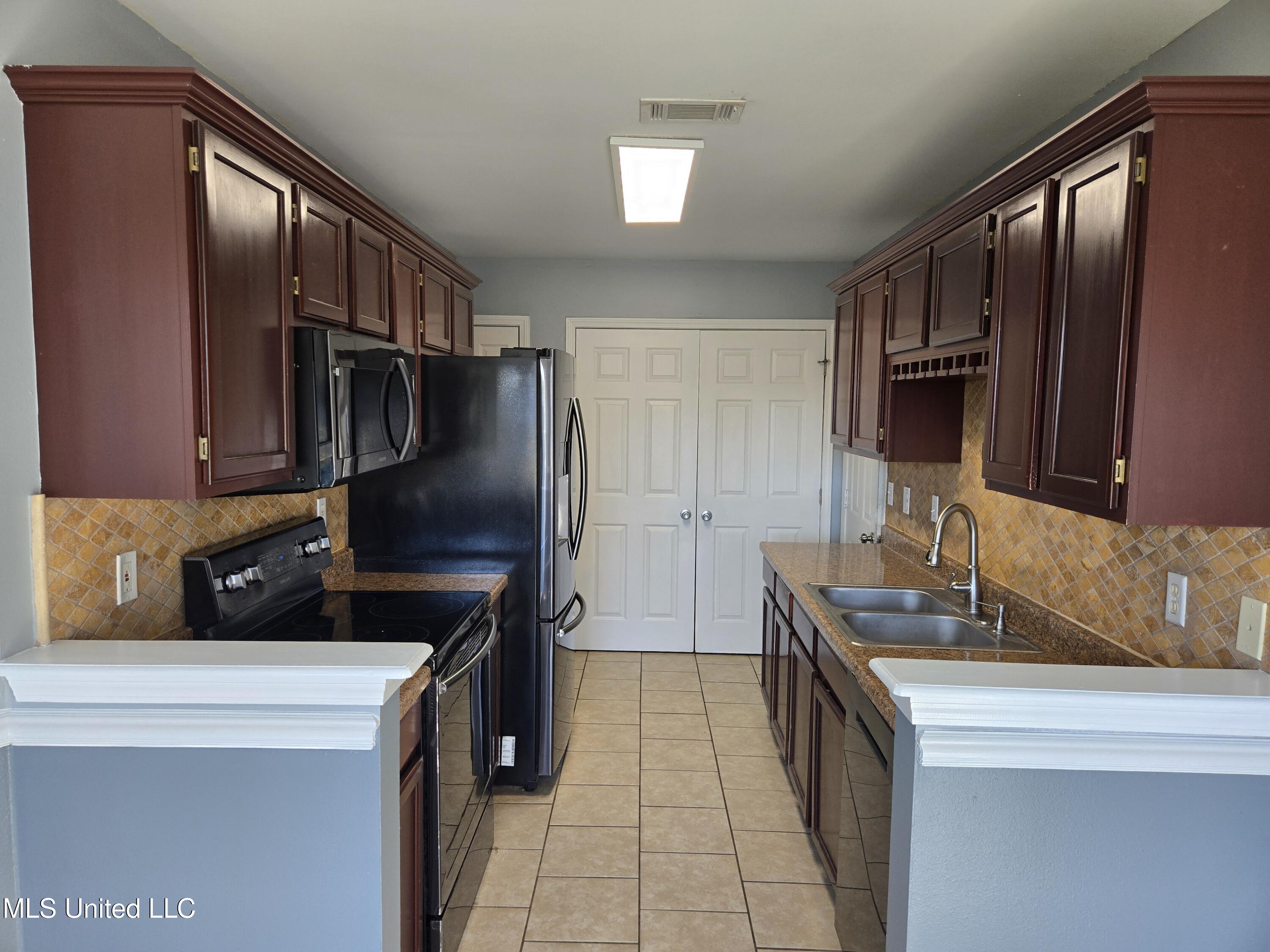 14226 Sweetgum Court Property Photo 6