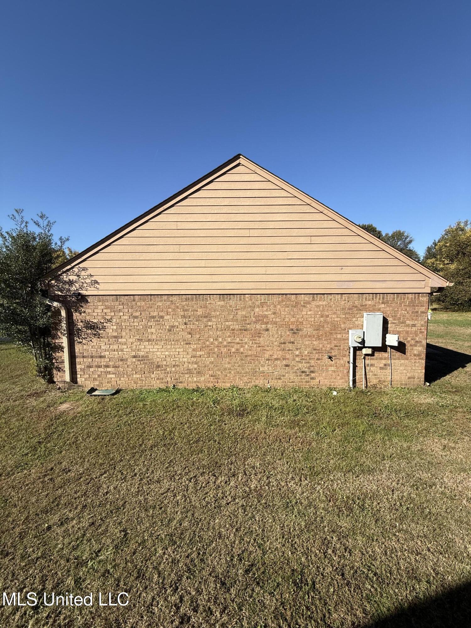 1766 Dorchester Drive Property Photo 4