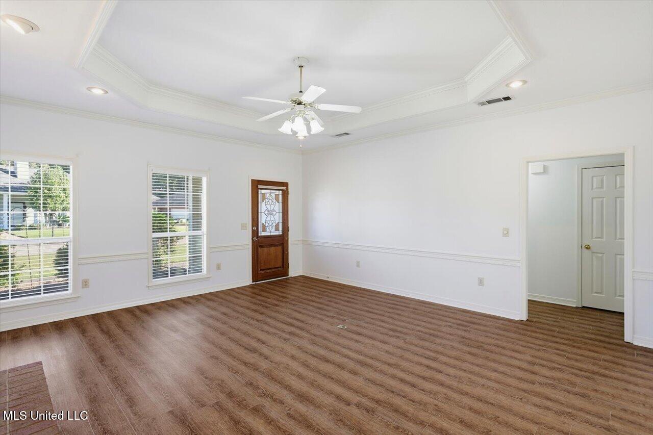 301 Garden Drive Property Photo 4