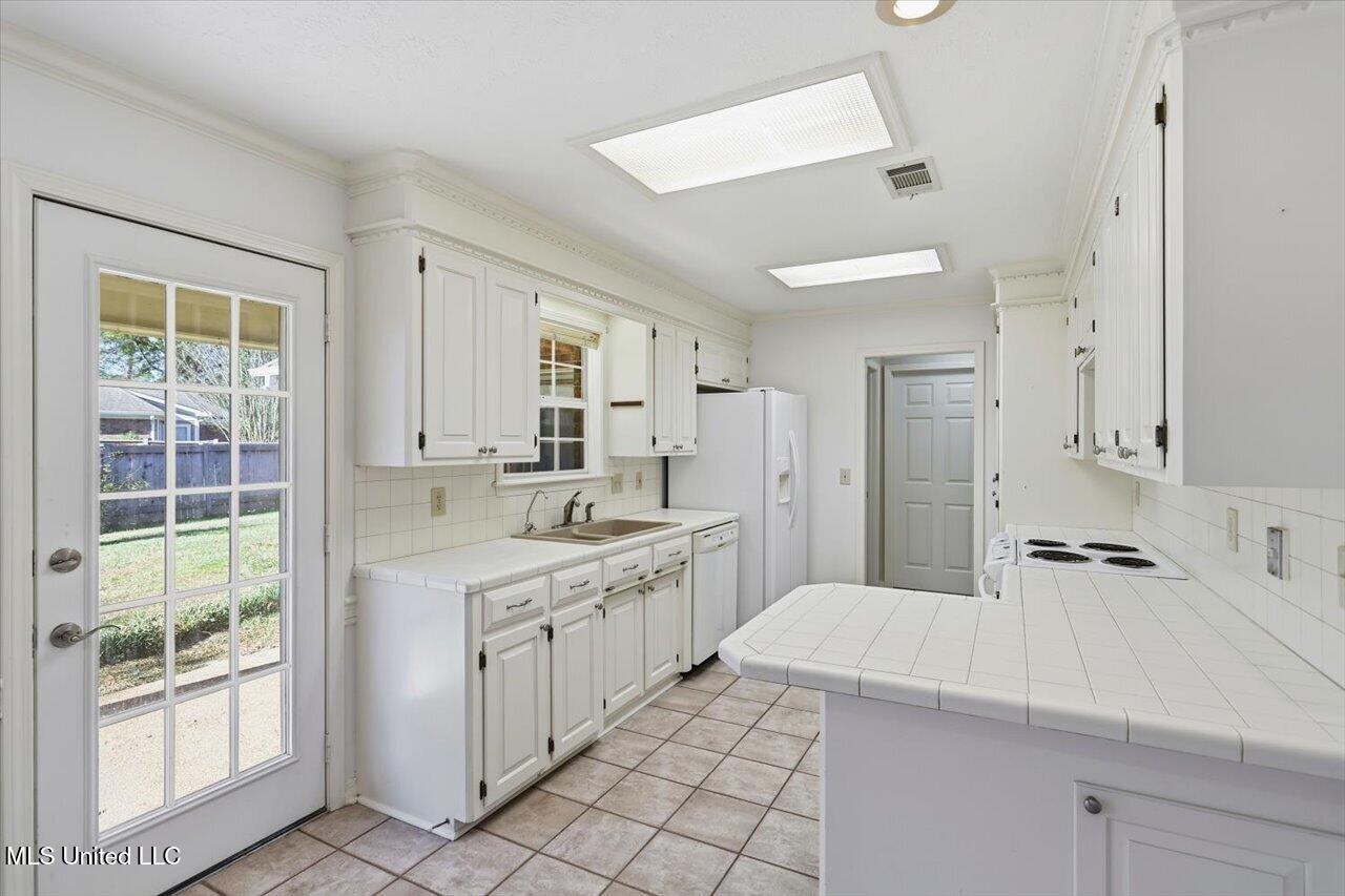 301 Garden Drive Property Photo 5