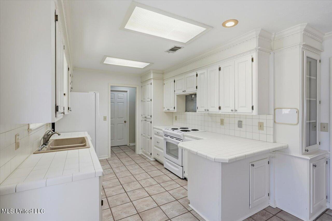 301 Garden Drive Property Photo 6